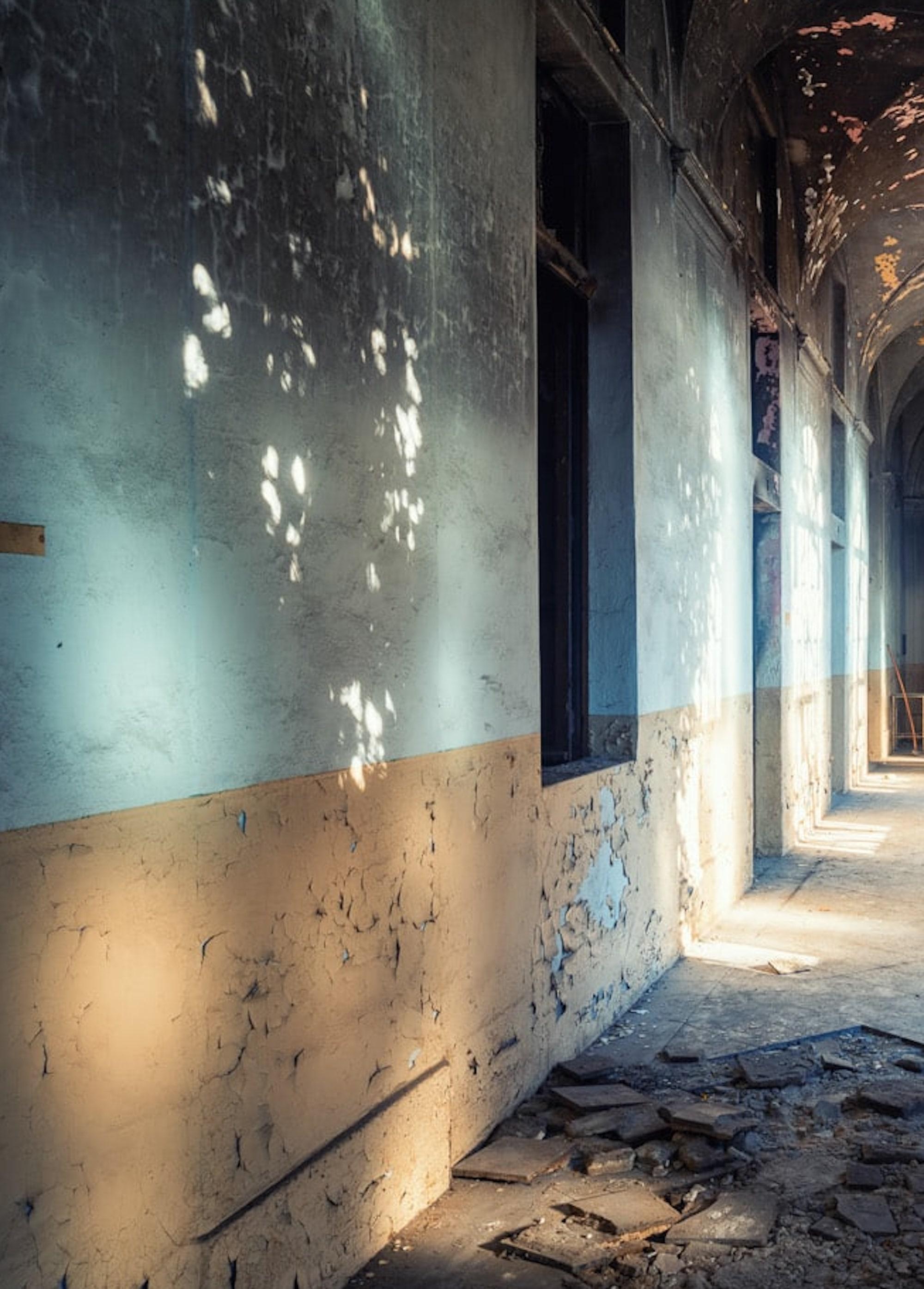 Bruciato de Gina Soden  - Fotografía interior, asilo abandonado, urbex, enmarcado en venta 4