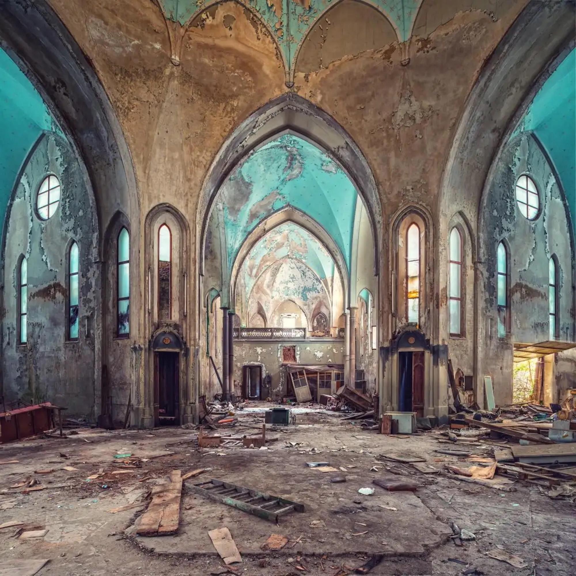 Chiesa Turchese de Gina Soden - Fotografía de interiores, iglesia, Italia, urbex