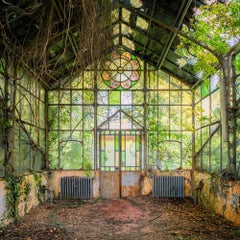 Effetto Serra von Gina Soden – Fotografie, Innenraum eines verlassenen Gebäudes, Italien