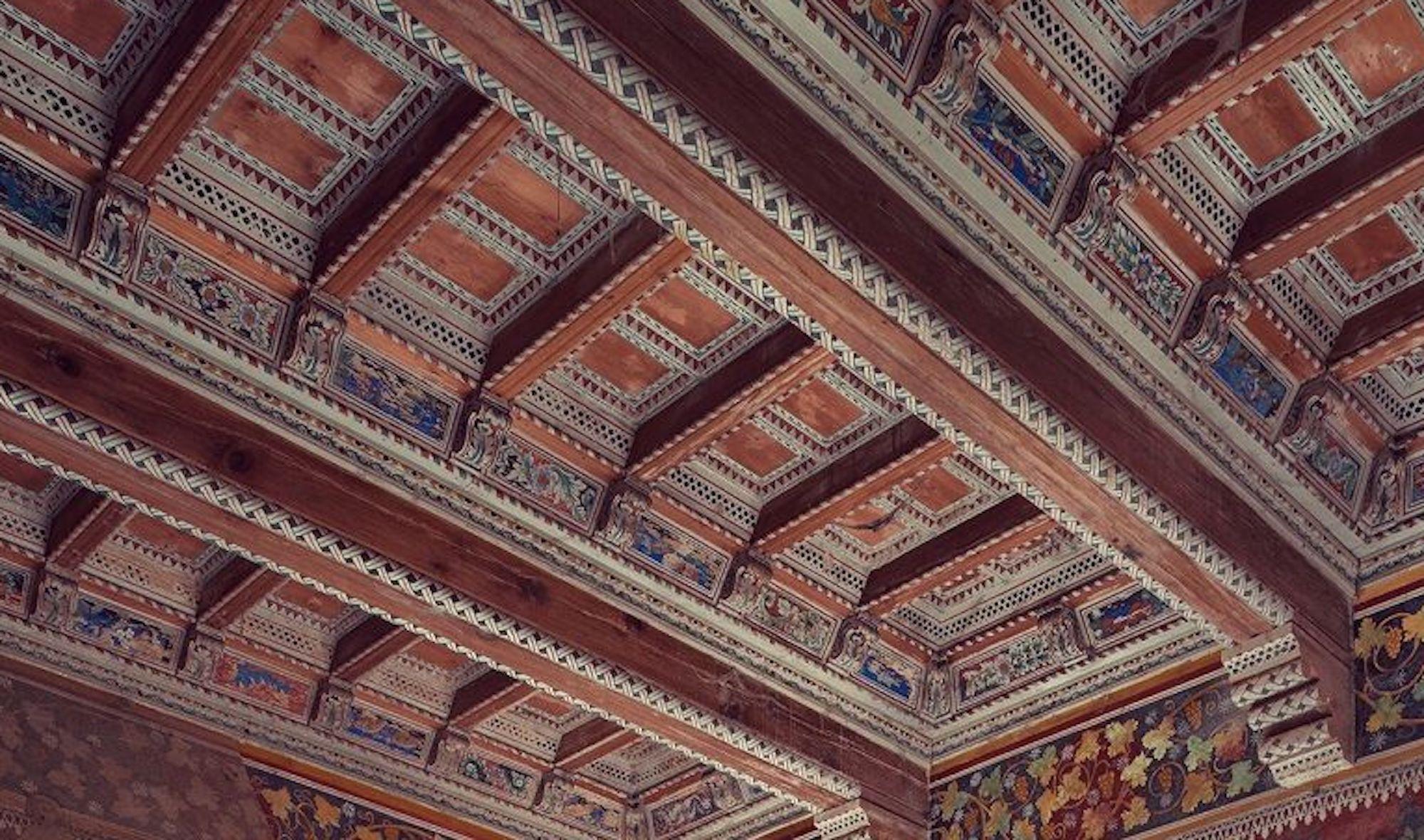 Médiéval de Gina Soden - Photographie, intérieur d'un château abandonné, Italie, urbex en vente 3