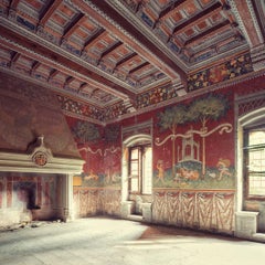 Médiéval de Gina Soden - Photographie, intérieur d'un château abandonné, Italie, urbex