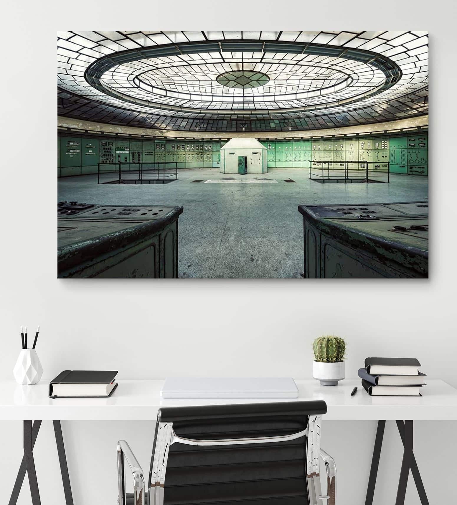Ovalis von Gina Soden – Interieurfotografie, verlassene Kraft station, urbex im Angebot 2