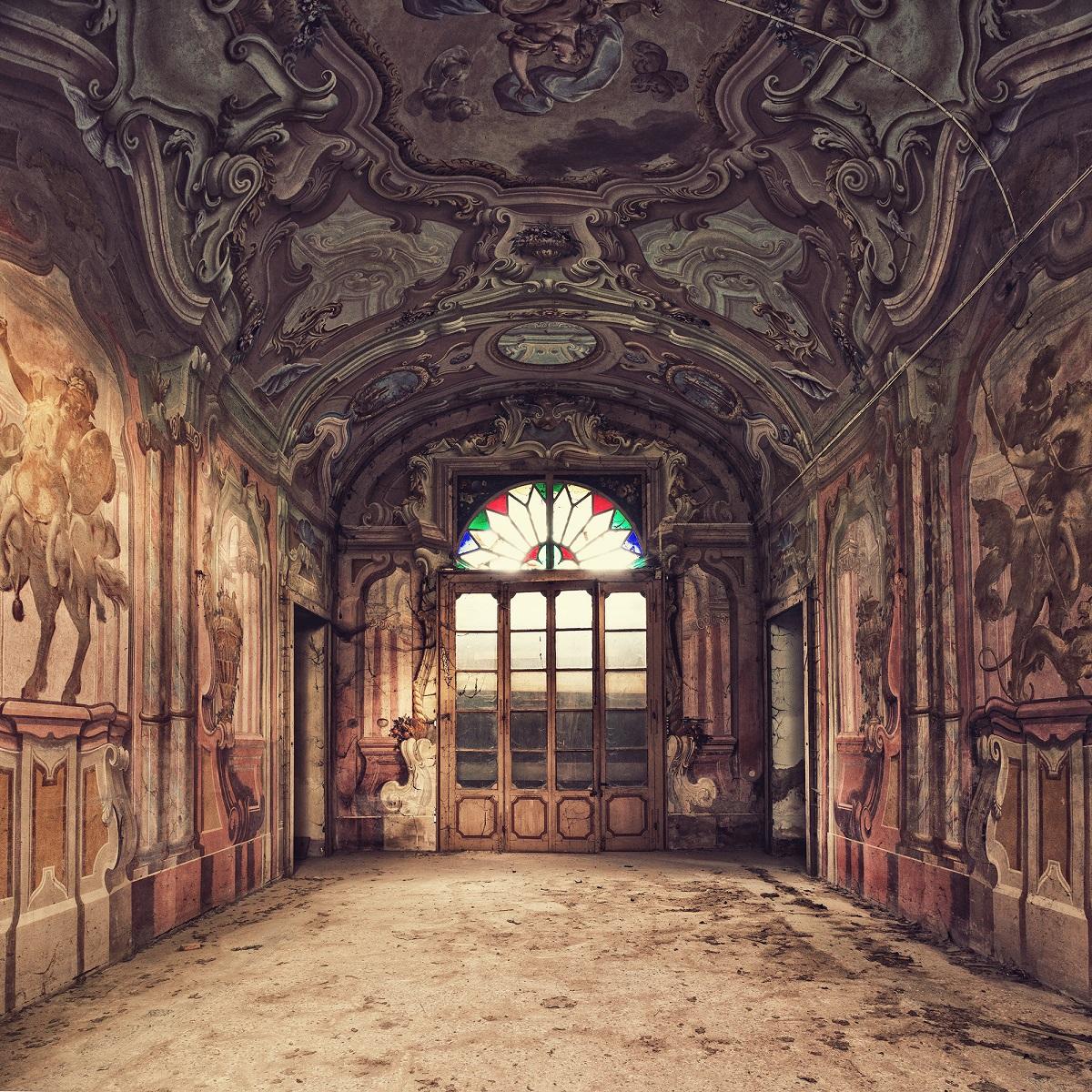 Palazzo par Gina Soden - Photographie, intérieur d
un château abandonné, Italie