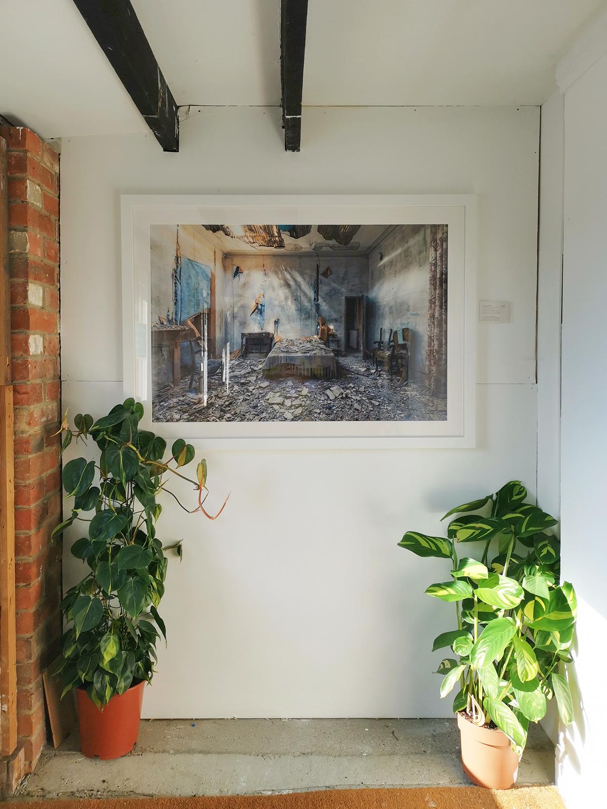 Tiefschneidgang (Grau), Color Photograph, von Gina Soden