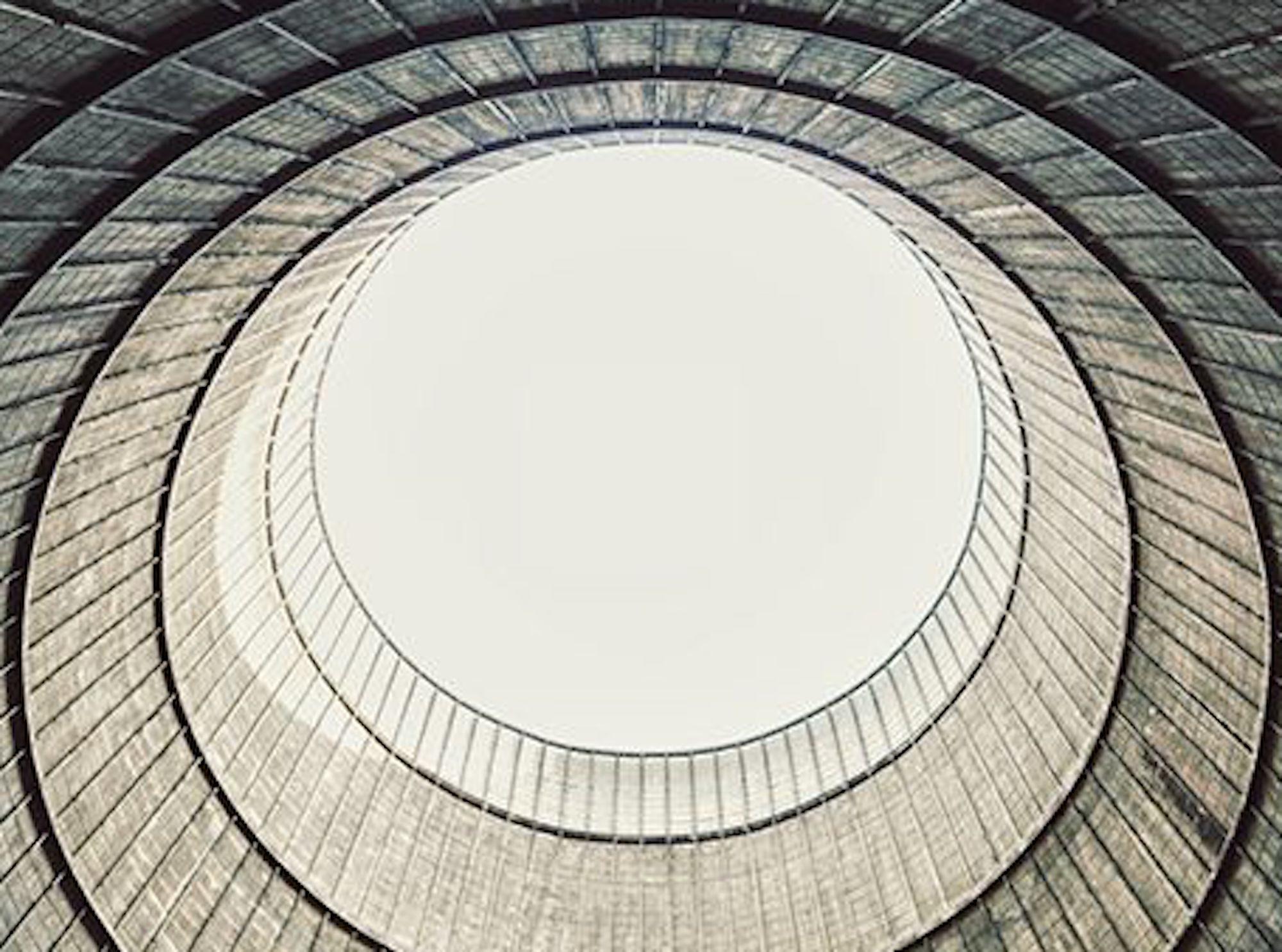 Tower by Gina Soden - lieu abandonné, photographie de urbex, architecture, sombre en vente 2