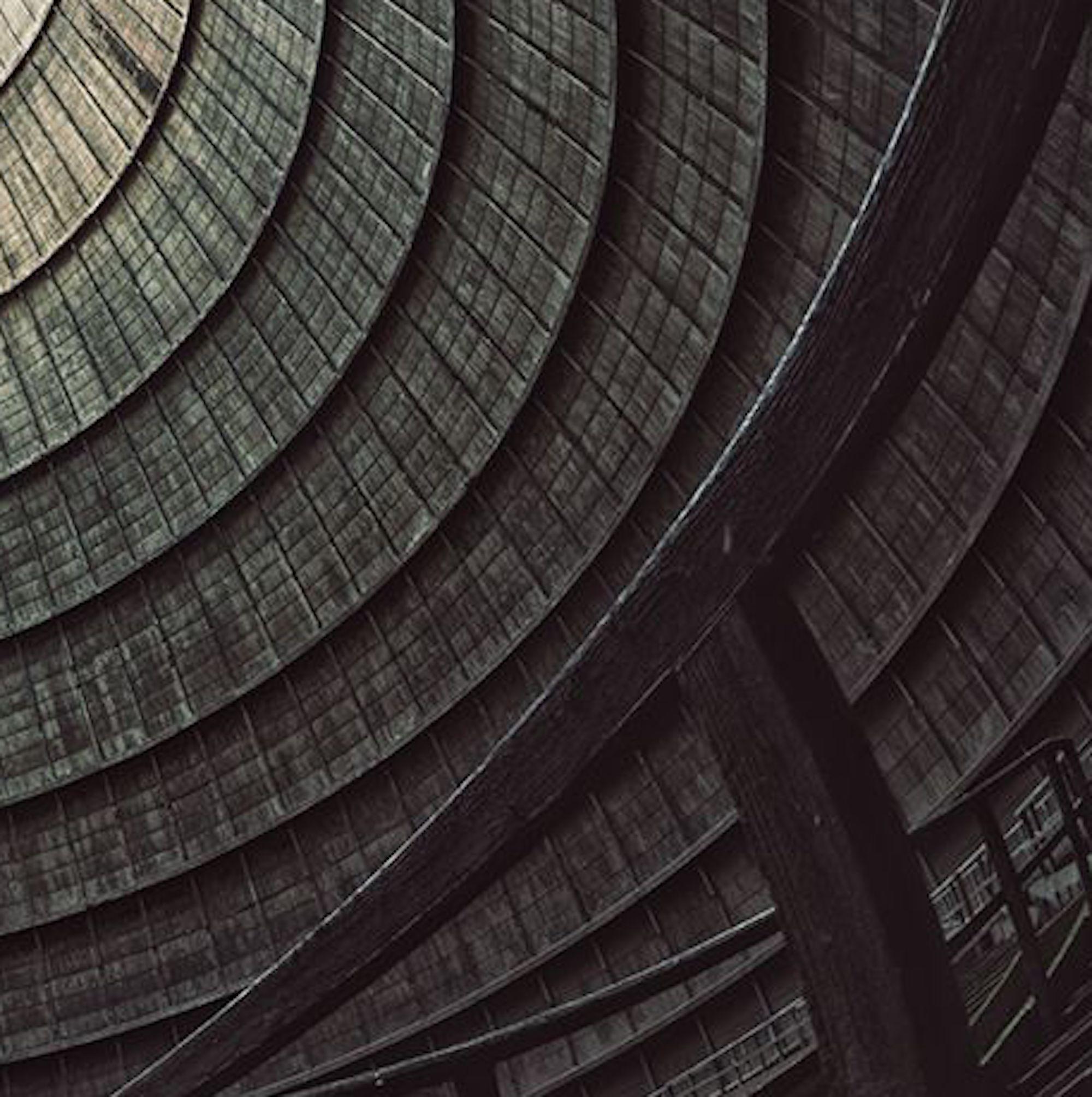 Tower by Gina Soden - lieu abandonné, photographie de urbex, architecture, sombre en vente 4