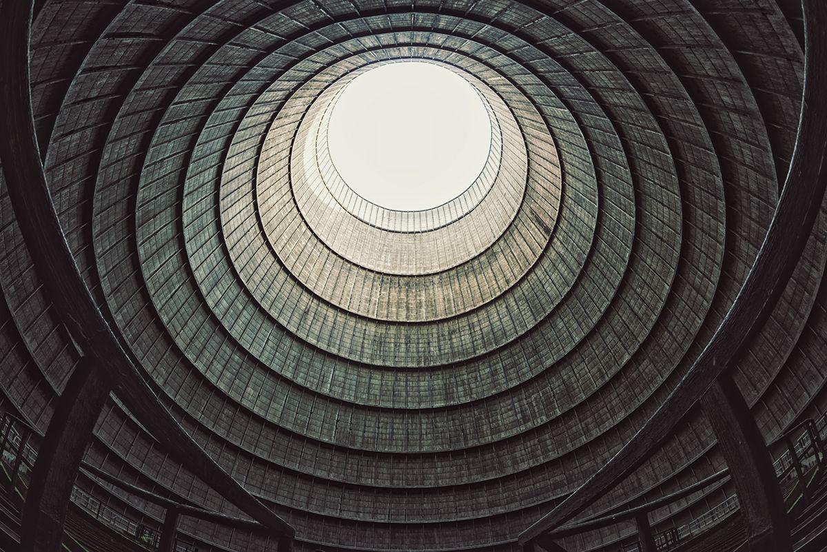 Tower est une photographie en édition limitée de l
artiste contemporaine Gina Soden. Il fait partie de la série "Emergence".

Cette photographie est vendue non encadrée en tant que tirage uniquement. Il n
est disponible que dans une seule dimension