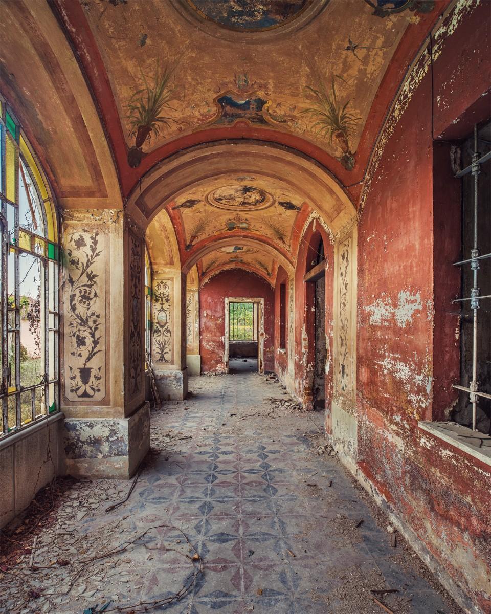 Villa Libertà Rossa (Interior Photography, derelict building)