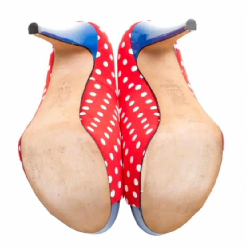 Gina, escarpins à bout ouvert en toile à pois tricolores, taille 37,5 Bon état - En vente à Dubai, Al Qouz 2