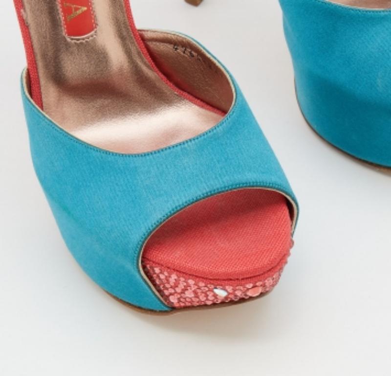 Gina Turquoise/Rouge Satin & Canvas Crystal Platform Ankle Strap Sandals Size 39 Pour femmes en vente