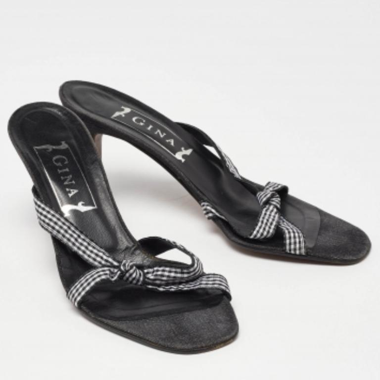 Gina - Sandales en tissu noué blanc/noir - Slide - Taille 39 Bon état - En vente à Dubai, Al Qouz 2