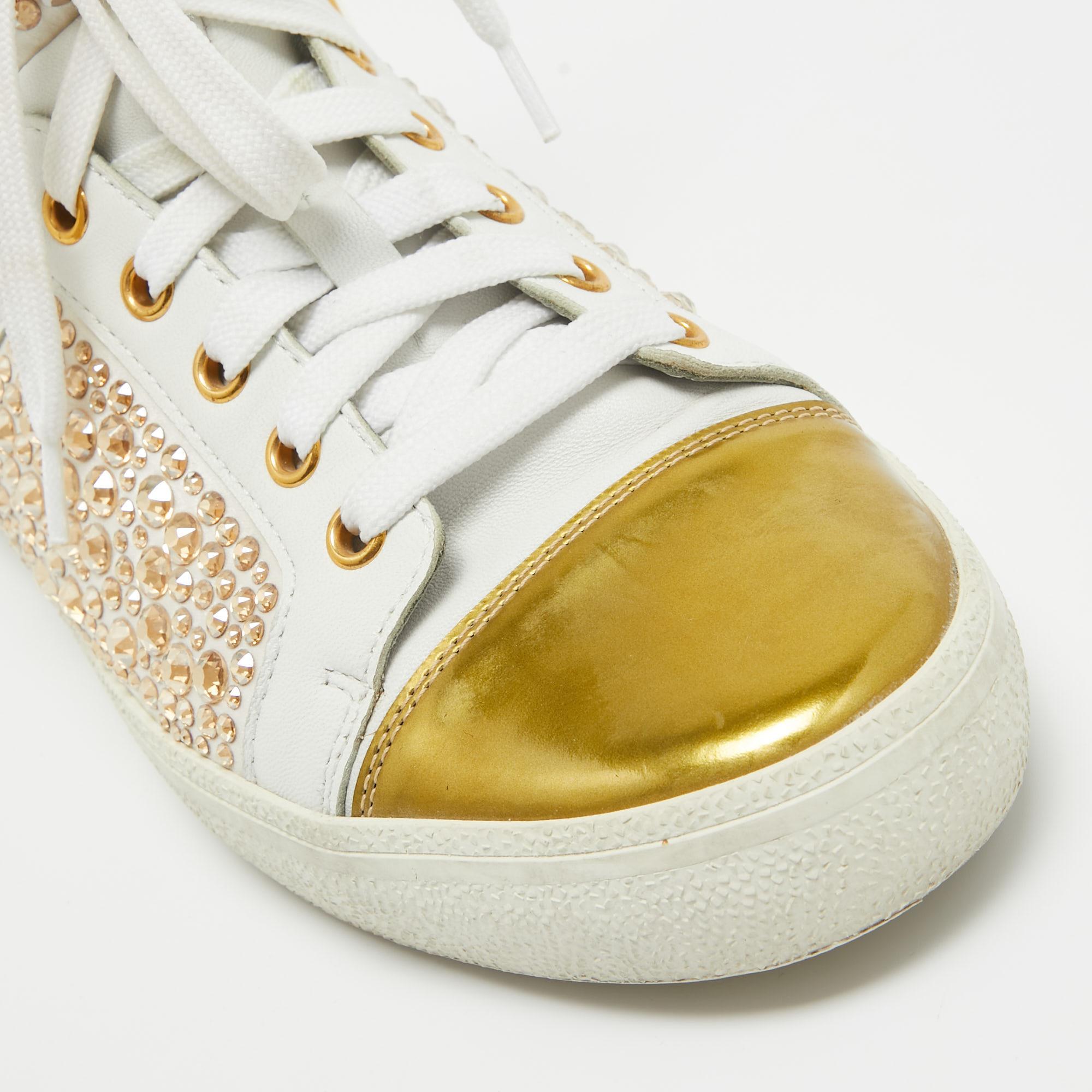 Gina White/Gold Leather Strass Embellished High Top Sneakers Size 39 In Good Condition For Sale In Dubai, Al Qouz 2