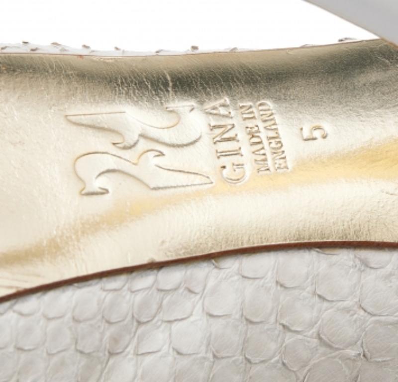 Gina White Python Leather Peep Toe Platform Slingback Sandals Size 38 (Sandales à talons compensés en cuir de python blanc) État moyen - En vente à Dubai, Al Qouz 2