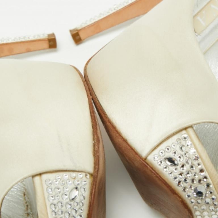 Blanc Gina Jenna escarpins à talons compensés embellis de cristaux blancs, taille 38 en vente