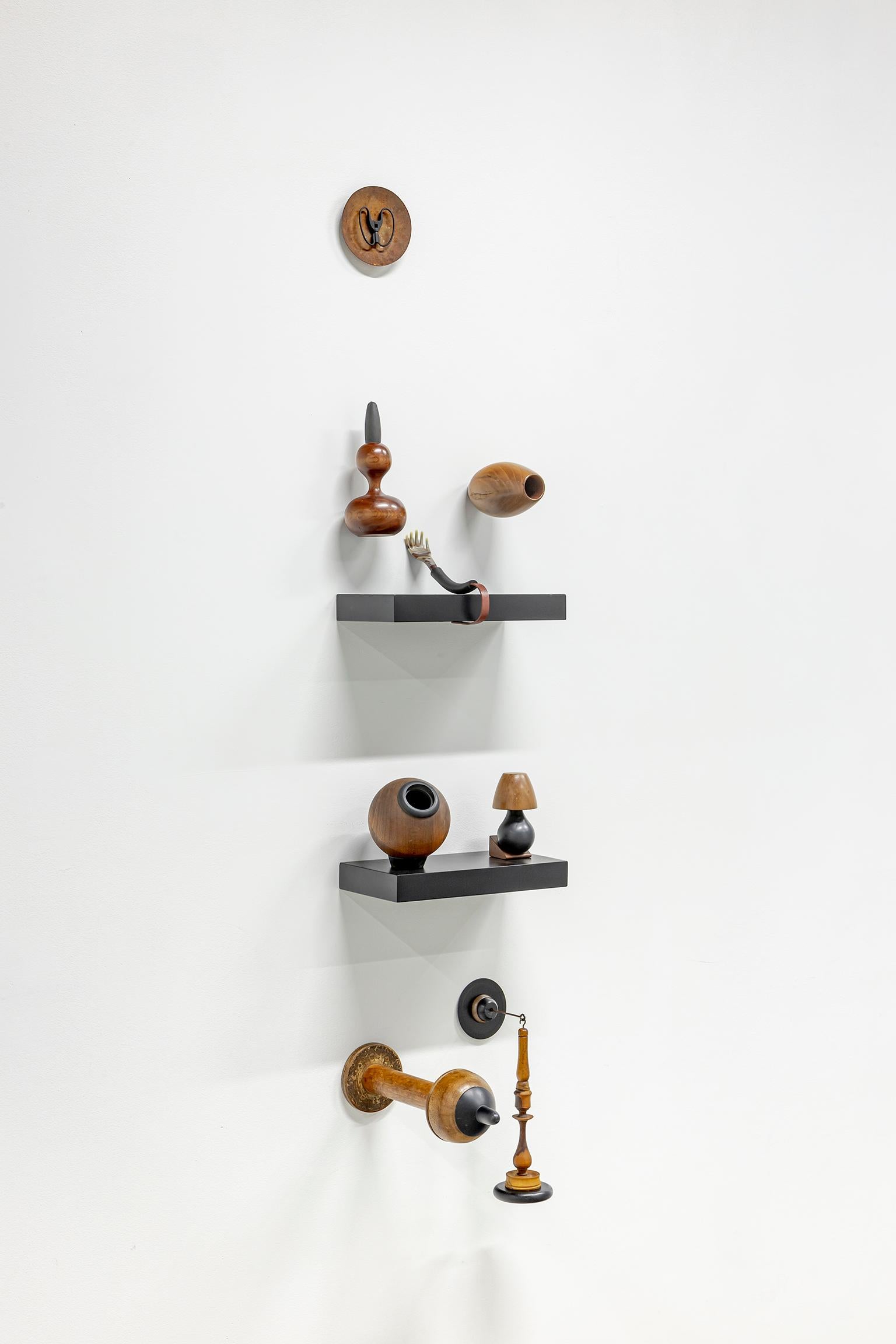 Ginette Legare Figurative Sculpture - Prêt-à-poser / Shelf-centered