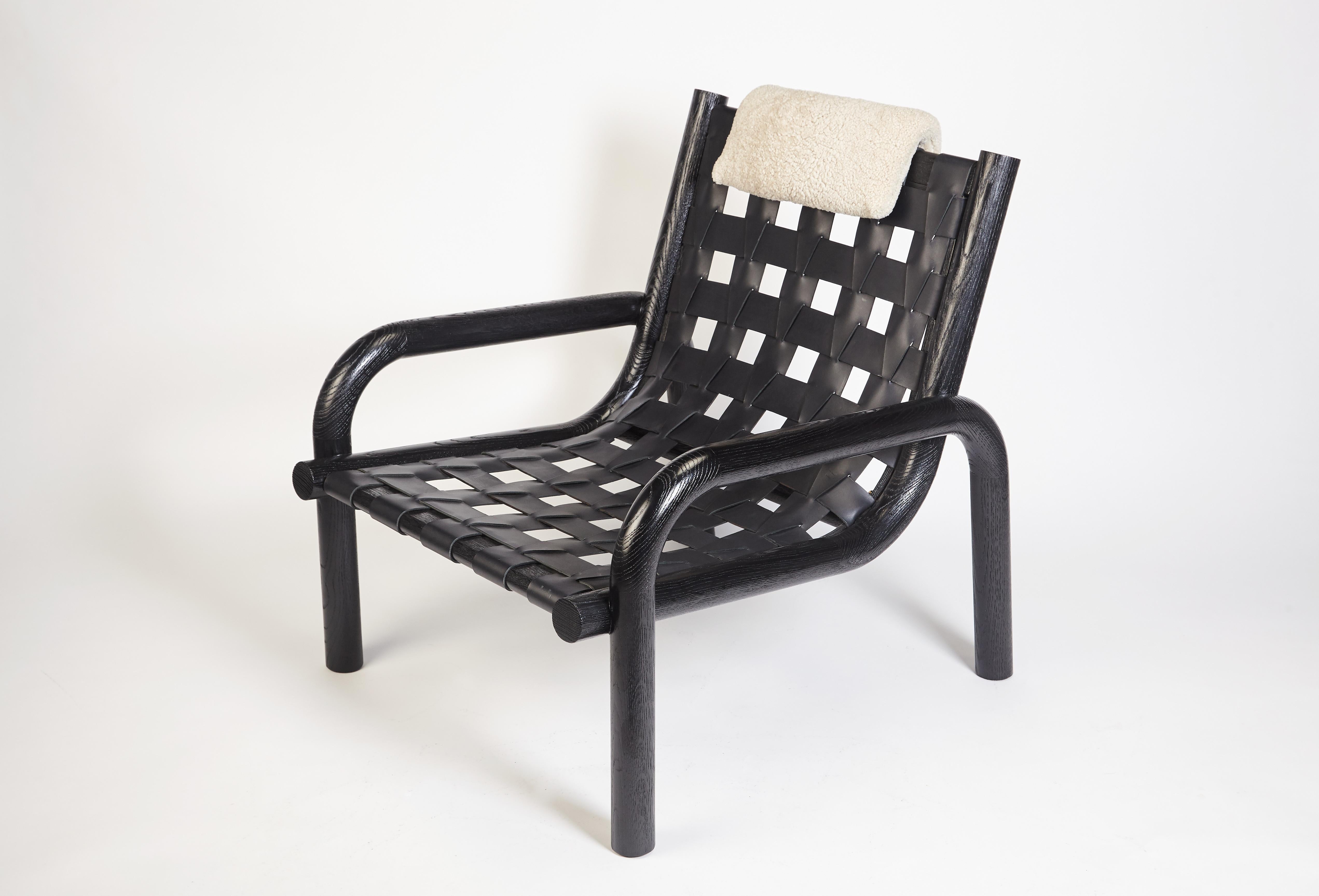 Sillón de cuero Ginga by Duistt
Dimensiones: An 82 x Pr 89 x Al 85 cm
Materiales: Cuero Duistt, Roble negro macizo pulido a la arena
El cojín está incluido. Hay otras variantes disponibles. Ponte en contacto con nosotros para cualquier