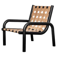 Fauteuil Ginga Lounge, assise en cuir naturel, structure en chêne noir massif brossé couleur sable
