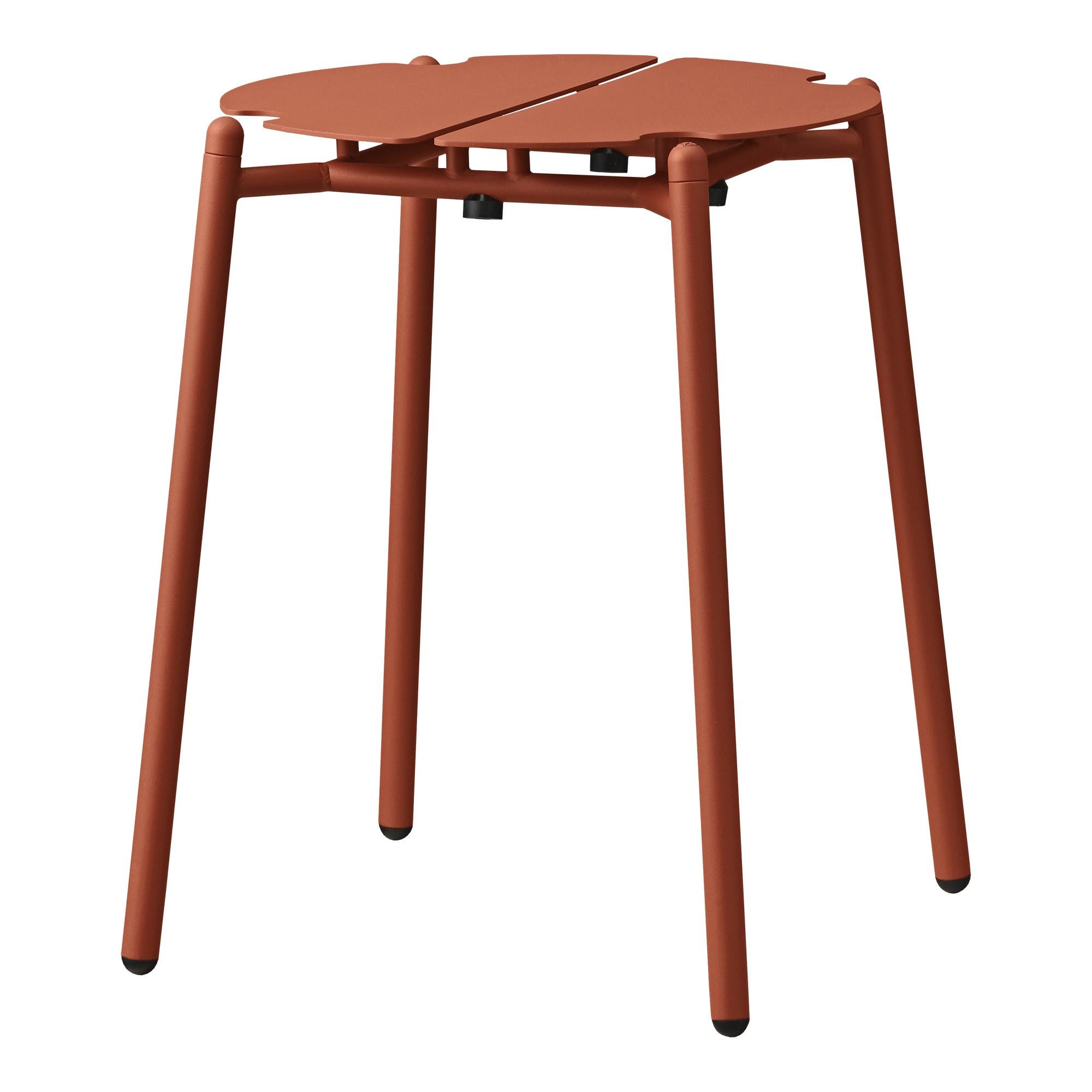 Ginger bread minimalist stool
Dimensions: Diameter 35 x heighr 45 cm 
Materials: Steel w. Matte powder coating & aluminum w. Matte powder coating.
Available in colors: Taupe, bordeaux, forest, ginger bread, black and, black and gold. 


The NOVO