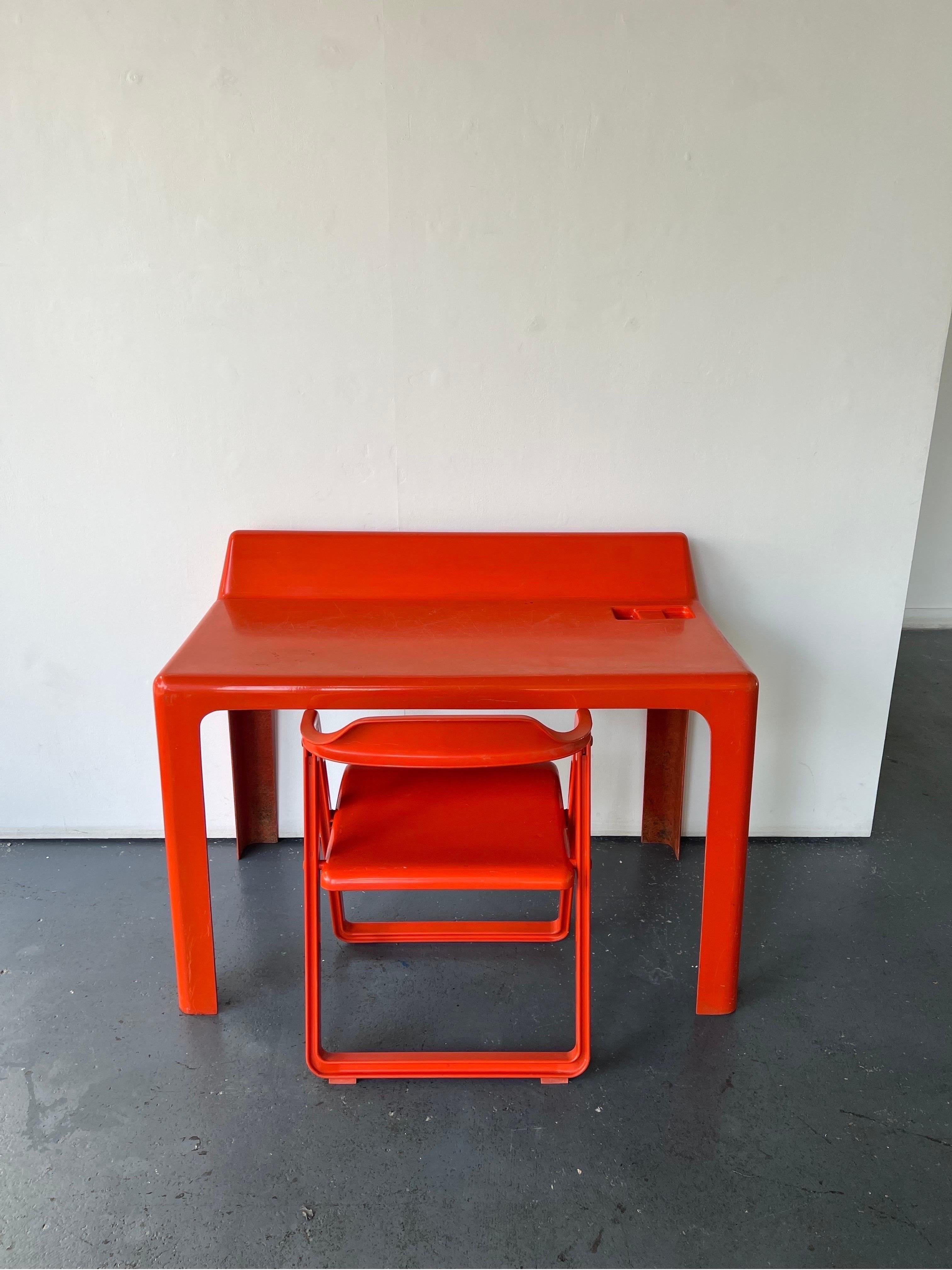 “Ginger” Desk by Patrick Gingembre in Orange Fibreglass  2