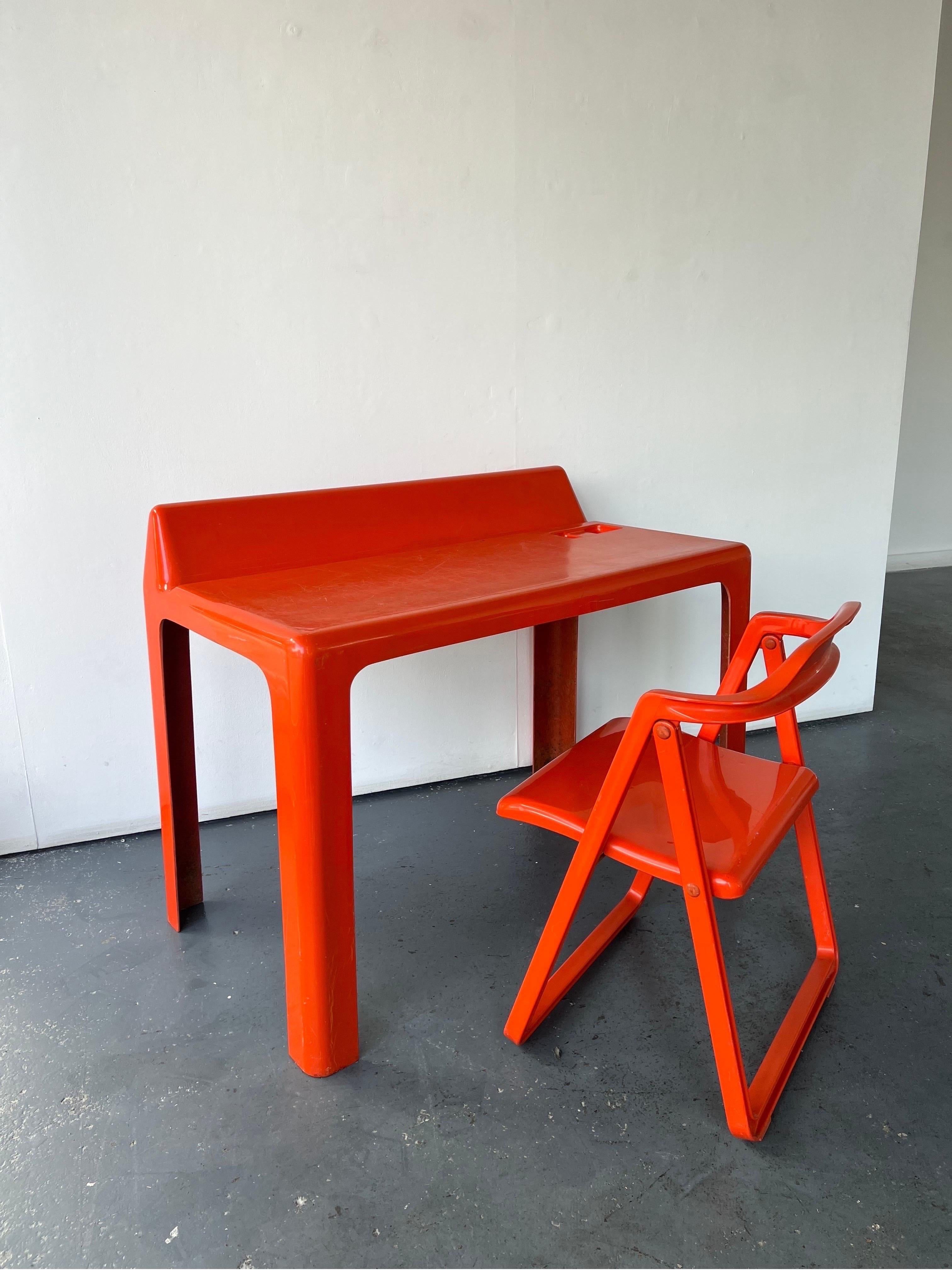 “Ginger” Desk by Patrick Gingembre in Orange Fibreglass  3