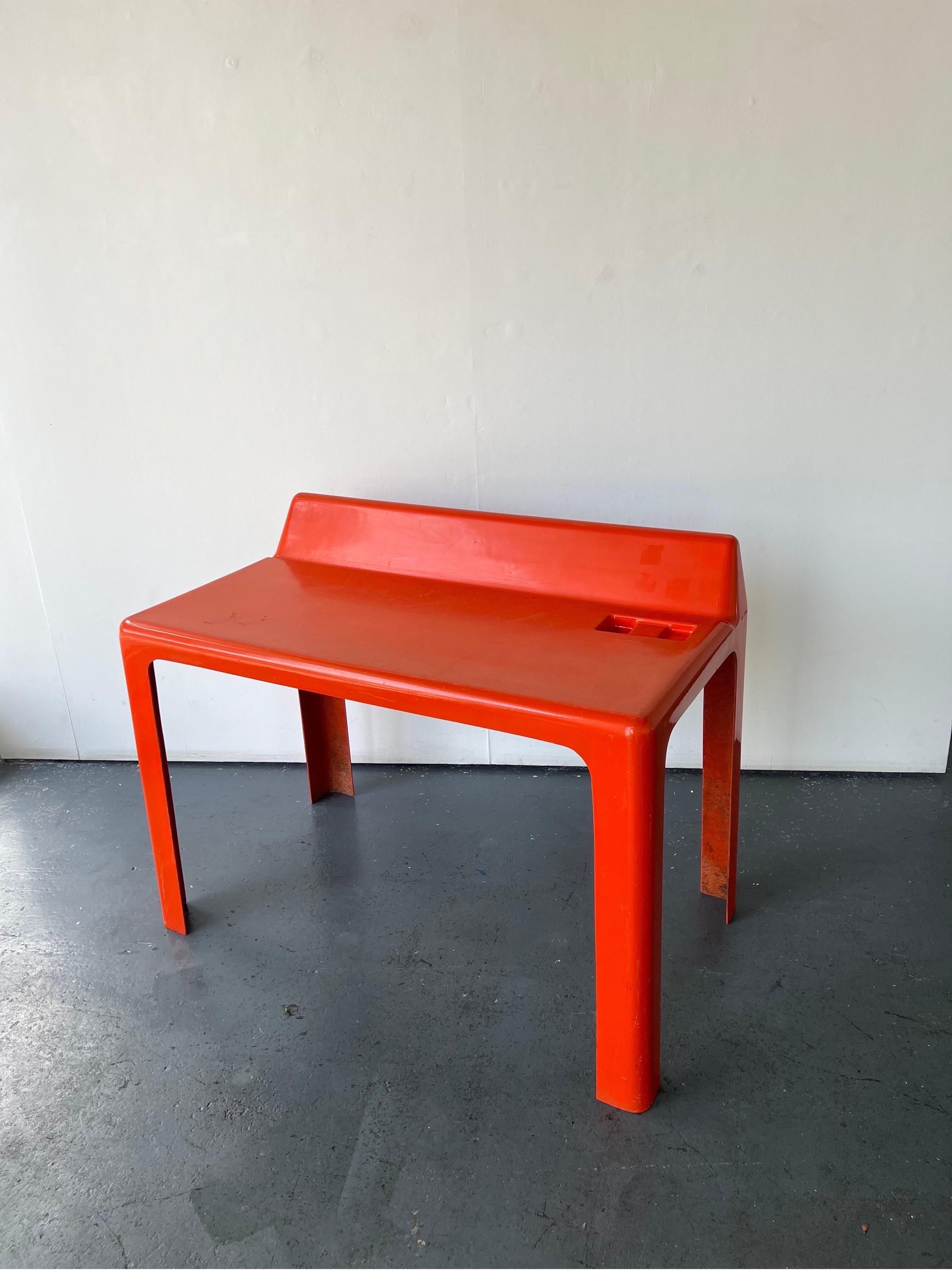 “Ginger” desk by French designer Patrick Gingembre in the most fantastic orange fibreglass.

Measures: L: 110cm x H: 82cm x D: 76cm

An iconic space age design from the 70s.

There is some general wear consistent with age, scratches and marks,