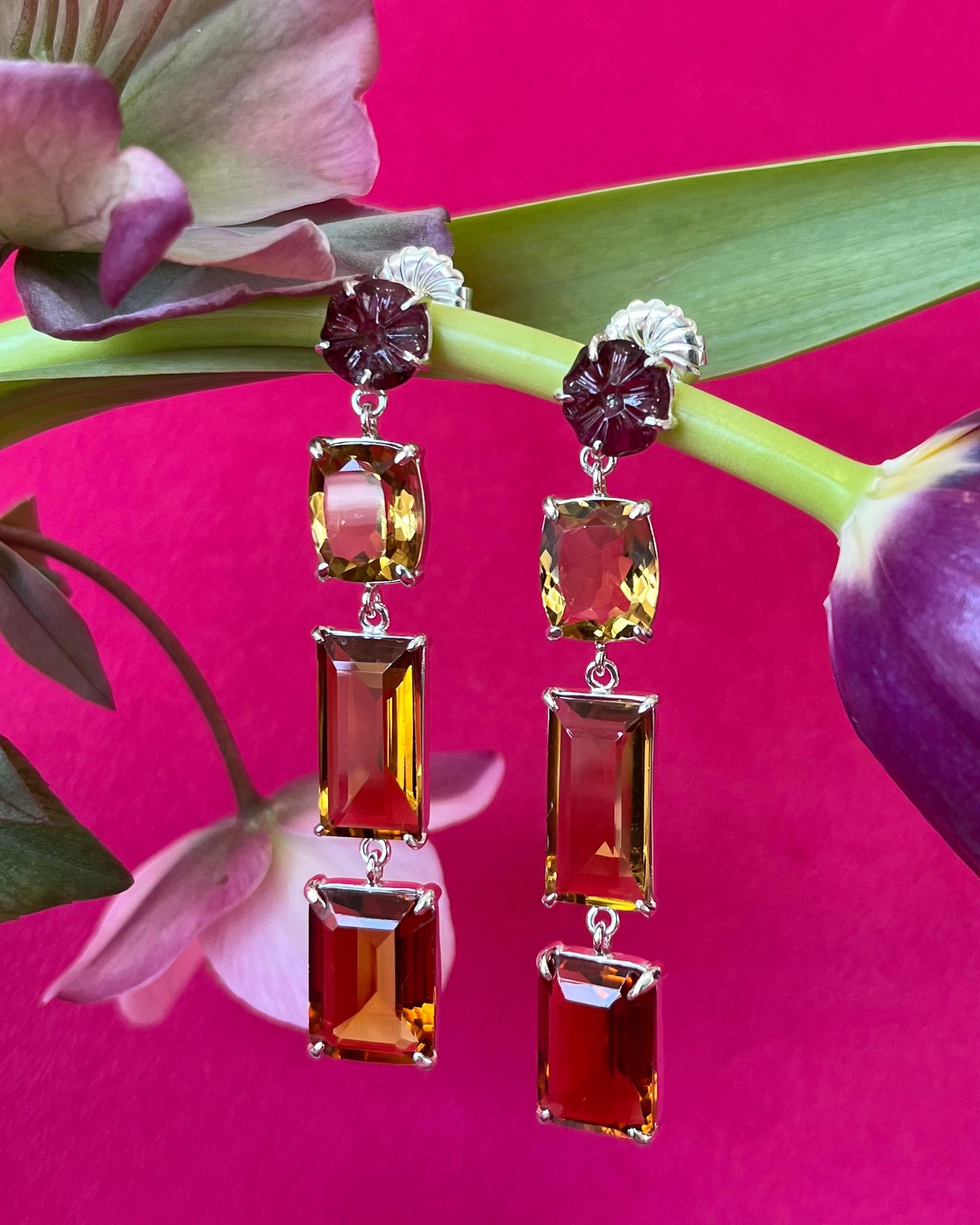 Intention : Des racines profondes

Design/One : Dans des tons chauds et lumineux, la tourmaline rose taillée à la main, la citrine taillée en coussin et en émeraude, et le quartz orange taillé en émeraude se combinent pour former le parfait mélange