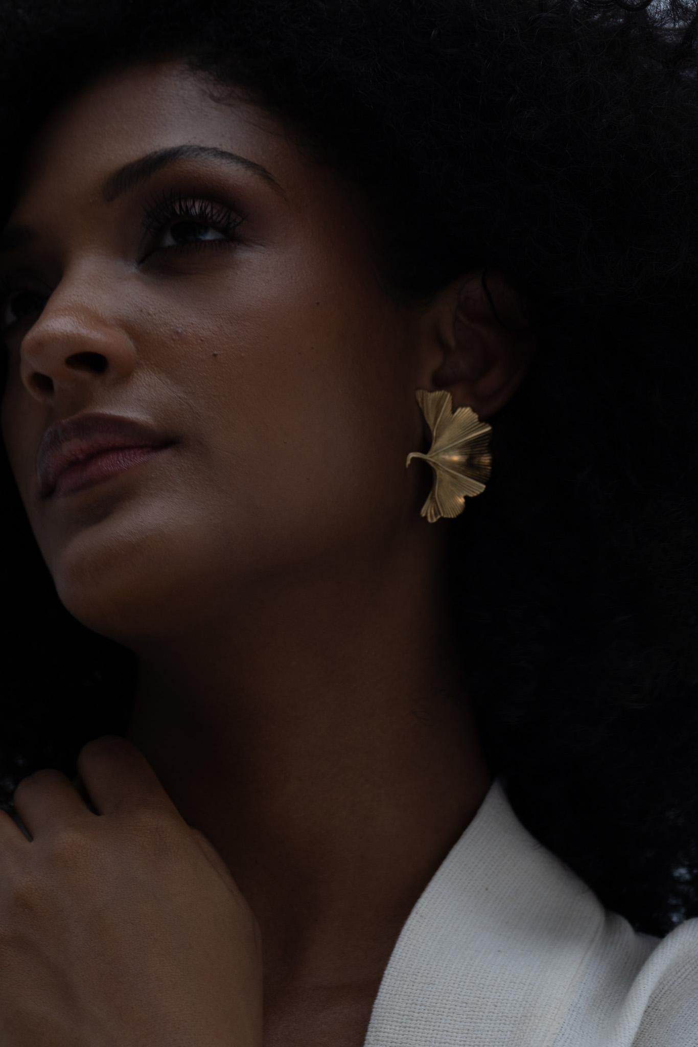 Gingko Biloba gold earrings In New Condition For Sale In Bebek, TR
