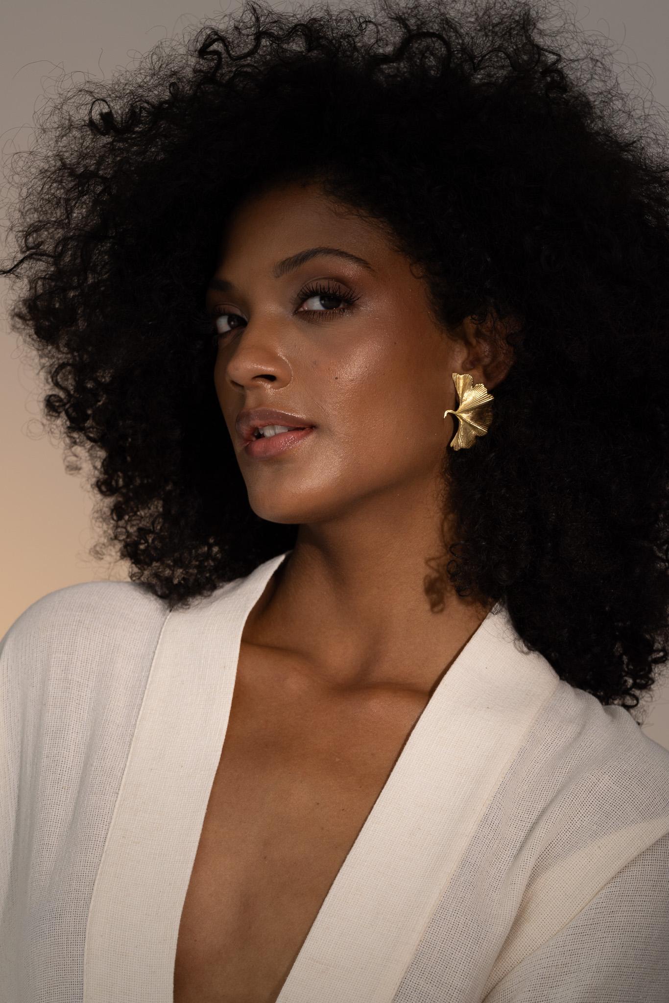 Women's Gingko Biloba gold earrings For Sale