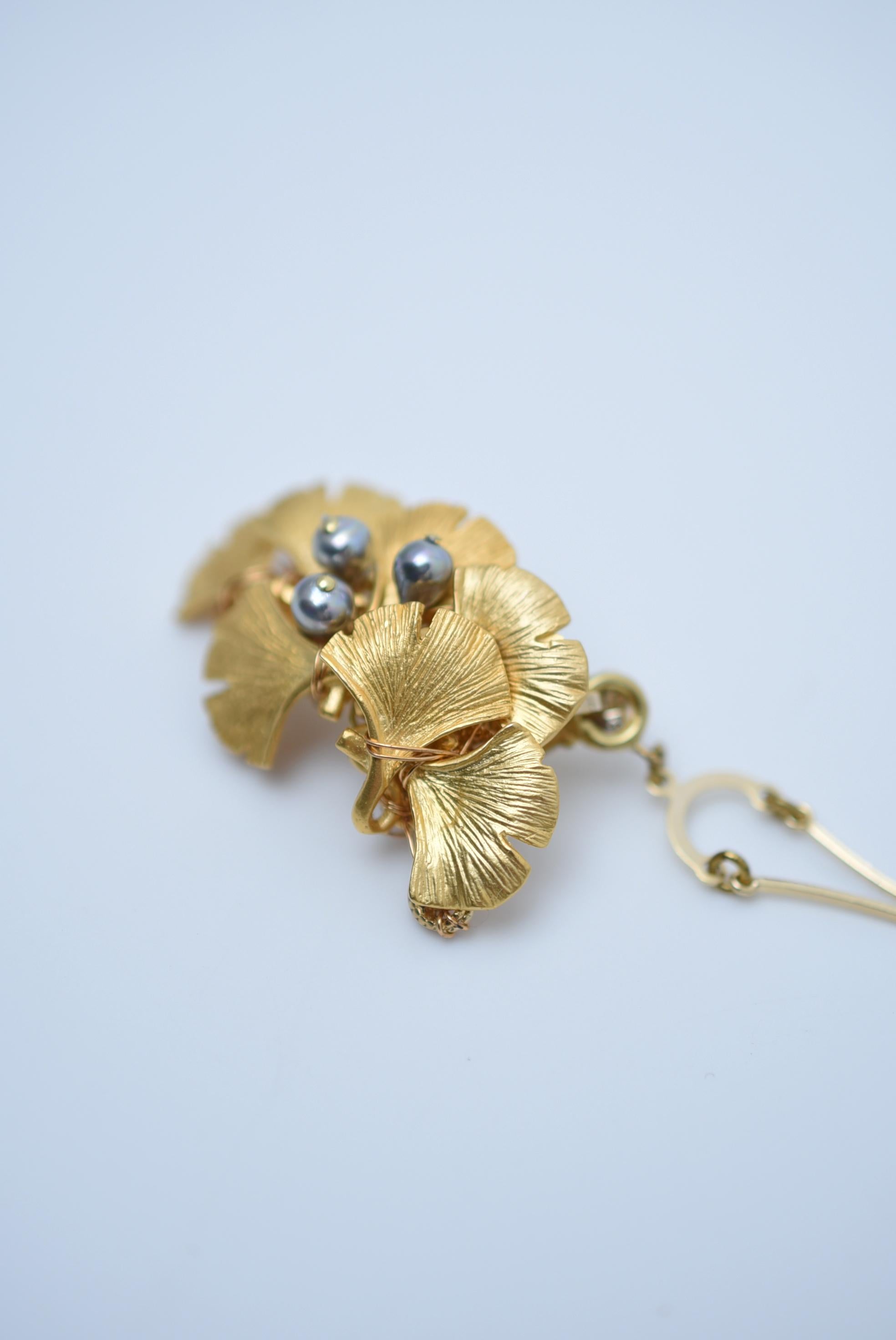 Artisan ginkgo ear clip  / vintage jewelry , 1970's vintage parts, pearl jewelry For Sale