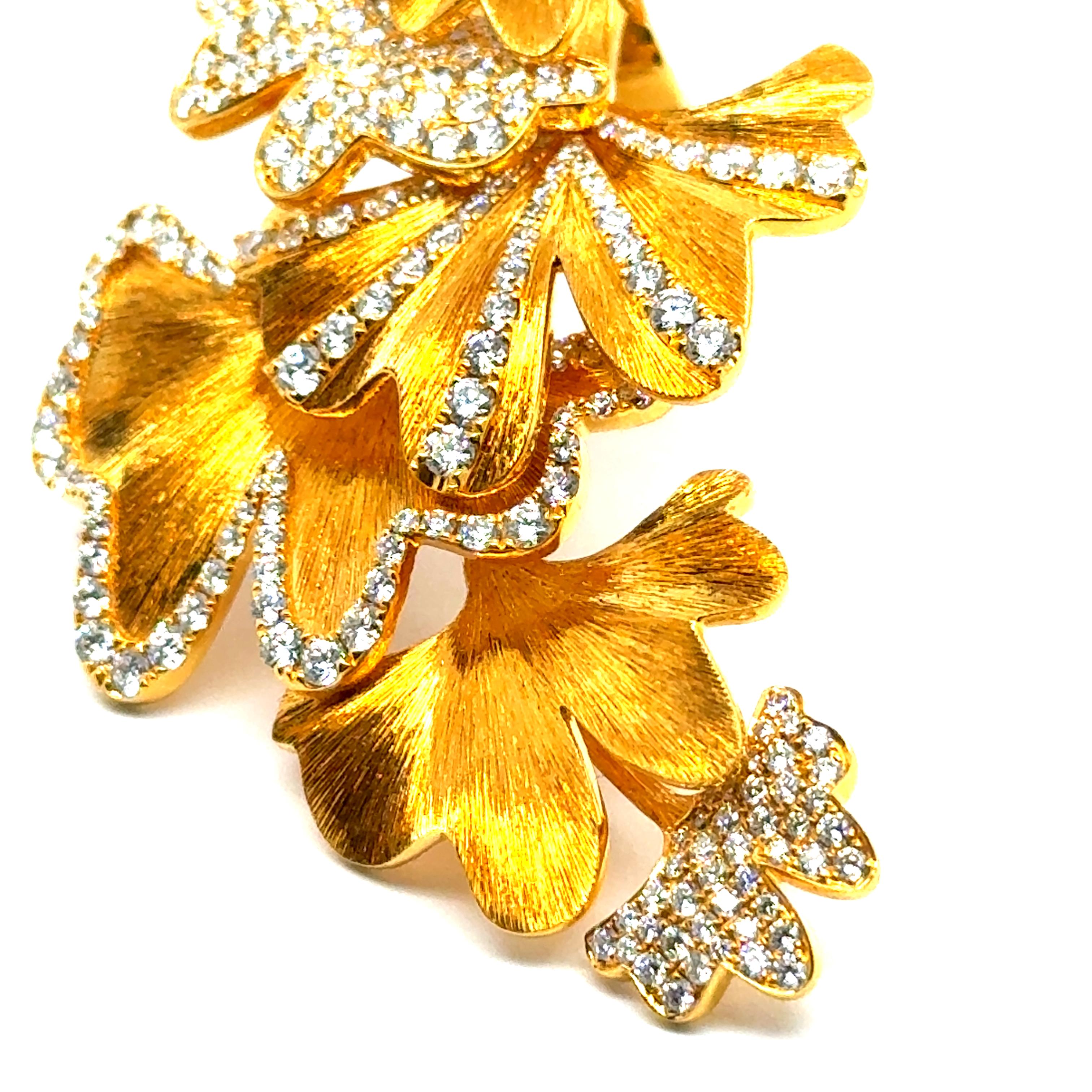Women's or Men's Ginkgo Earrings with Diamonds in 18 Karat Yellow Gold by Serendipity For Sale