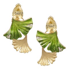 Orecchini con foglie di Ginkgo, diamanti, citrini e smalto a caldo