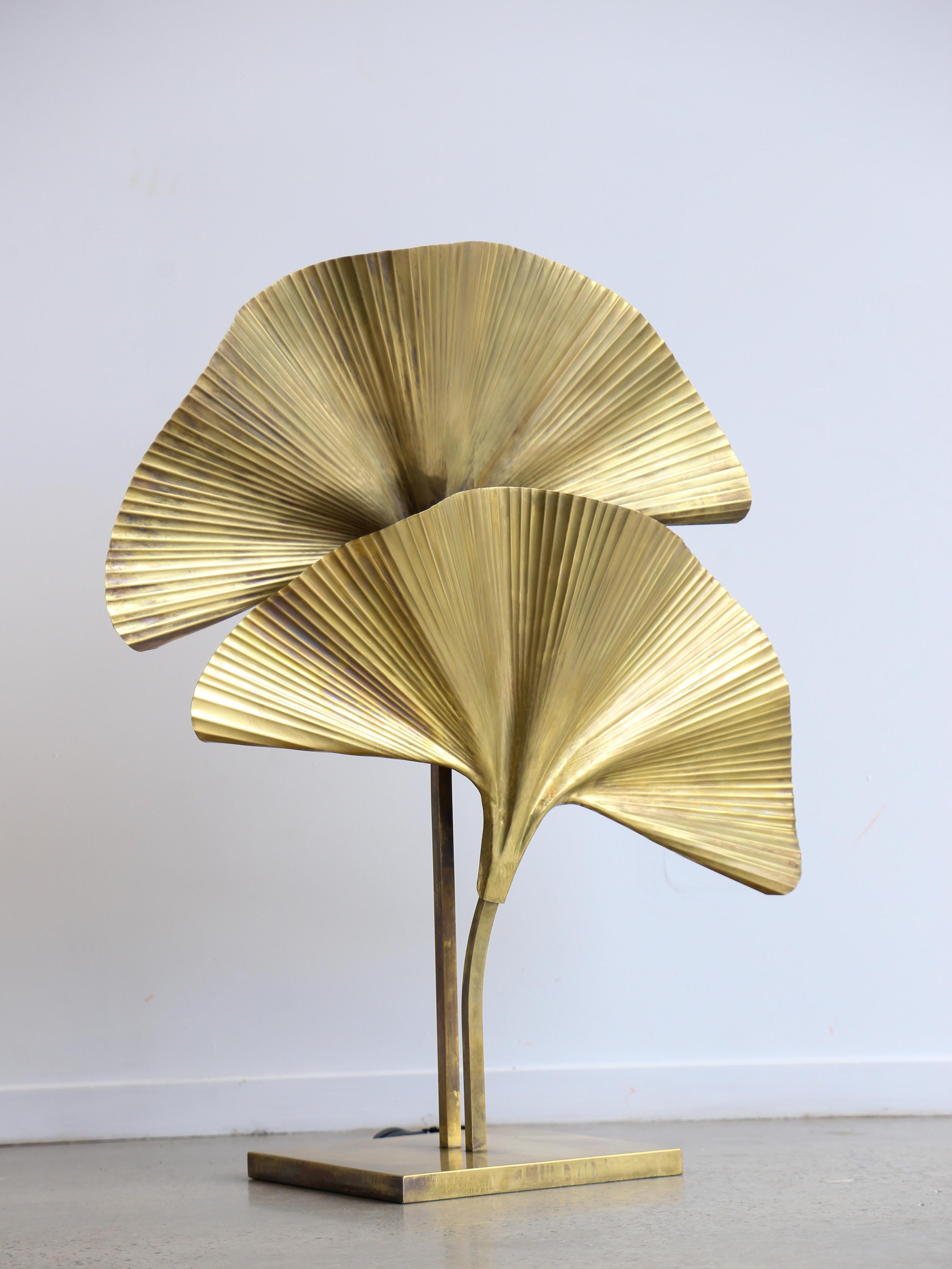 Mid-Century Modern Ginko Brass Table Lamp with Two Leaves For Sale