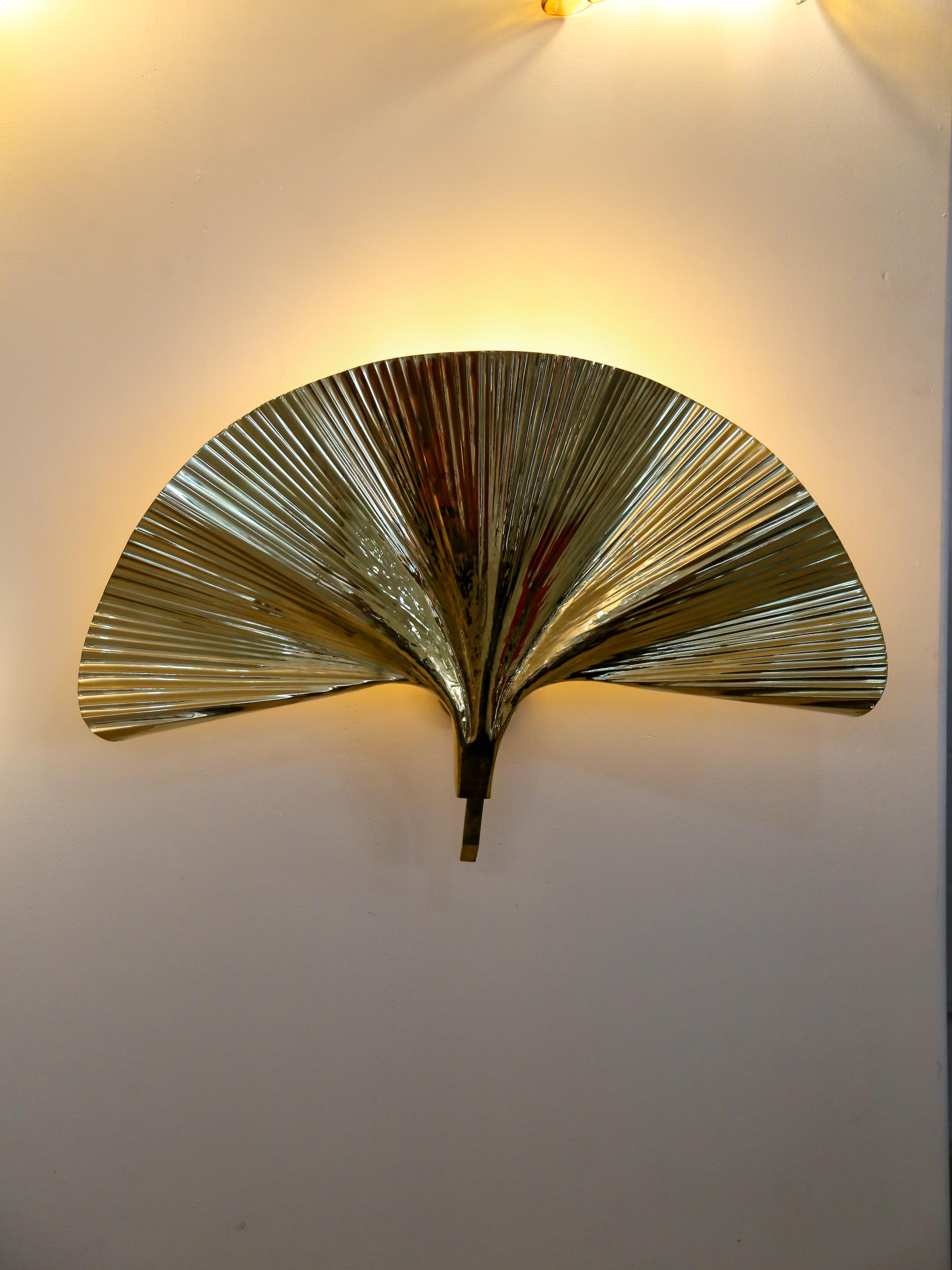 Ginko Brass Applique Lamp Single Leaf In Excellent Condition For Sale In Byron Bay, NSW