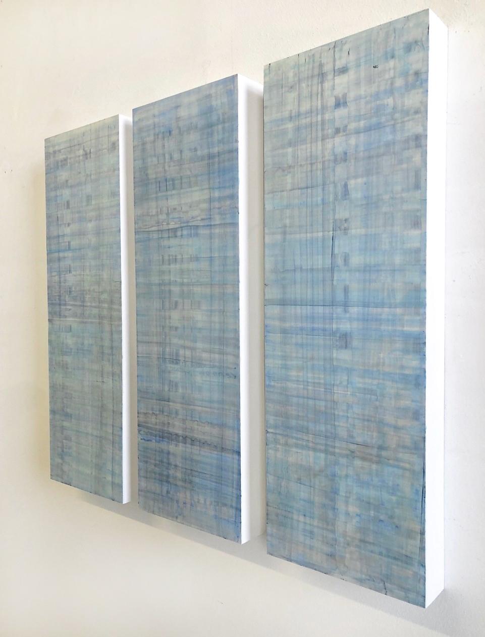 Pittura astratta minimalista in campo cromatico in blu e grigio (C22-1) - Sculpture di Ginny Fox