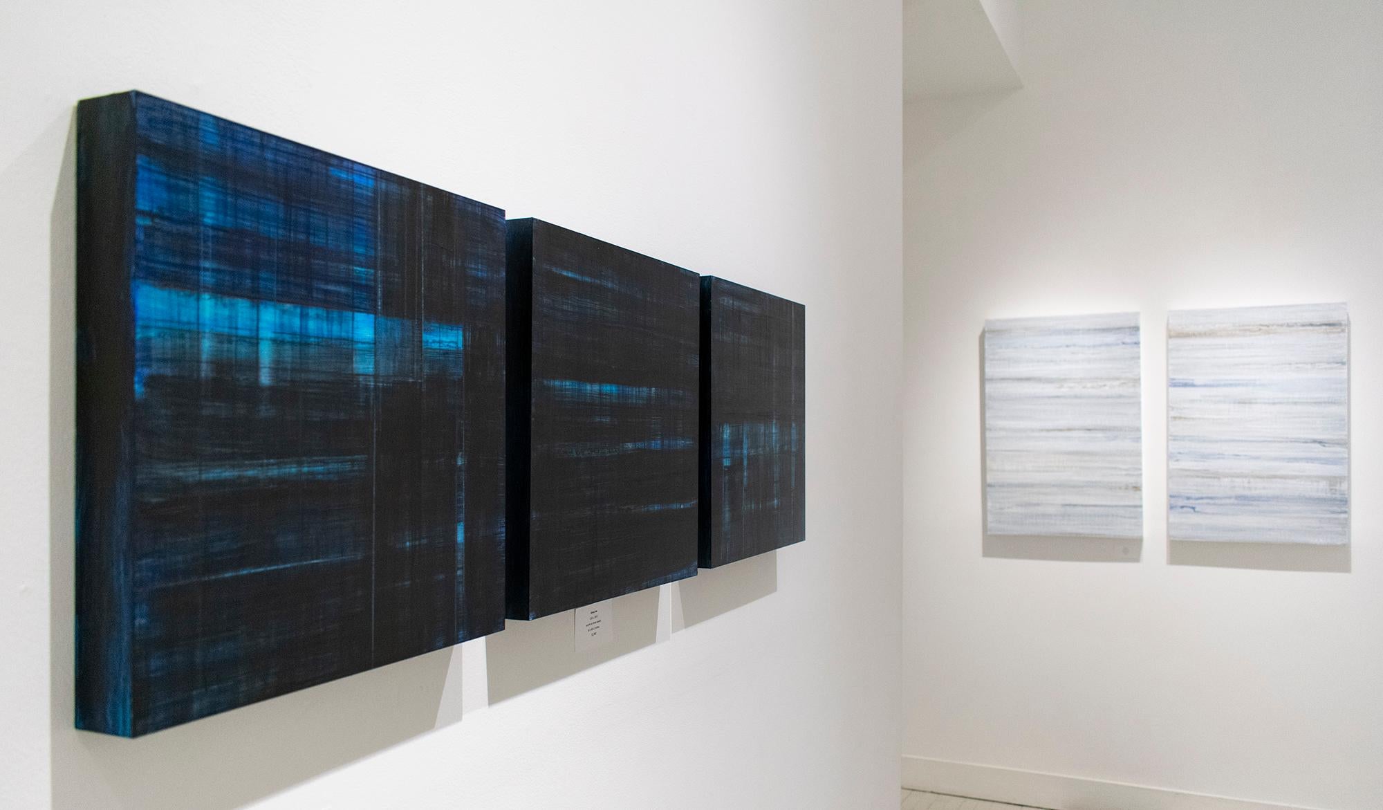 Pittura astratta minimalista di ispirazione naturalistica su 2 pannelli in azzurro e bianco con dettagli in marrone scuro
Acrilico su 2 pannelli di Wood
Ogni pannello misura 36 x 24 x 2 pollici
L'installazione consigliata è di 1-2 pollici tra un