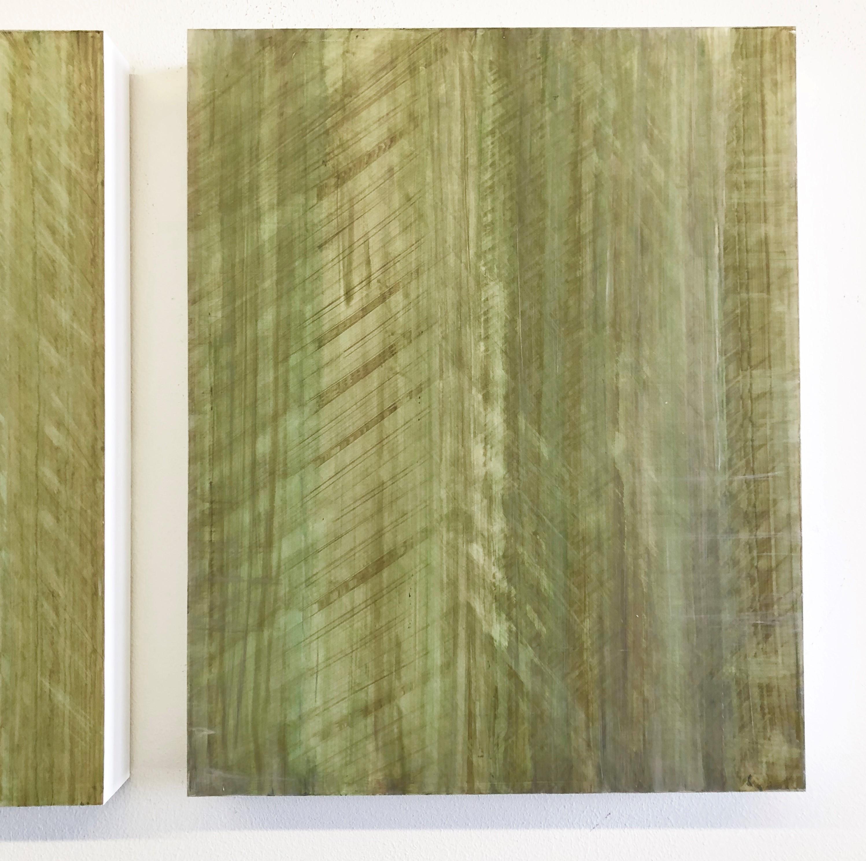 Minimalistisches abstraktes Farbfeldgemälde in hellem Salbeigrün (C18-8) (Braun), Abstract Sculpture, von Ginny Fox