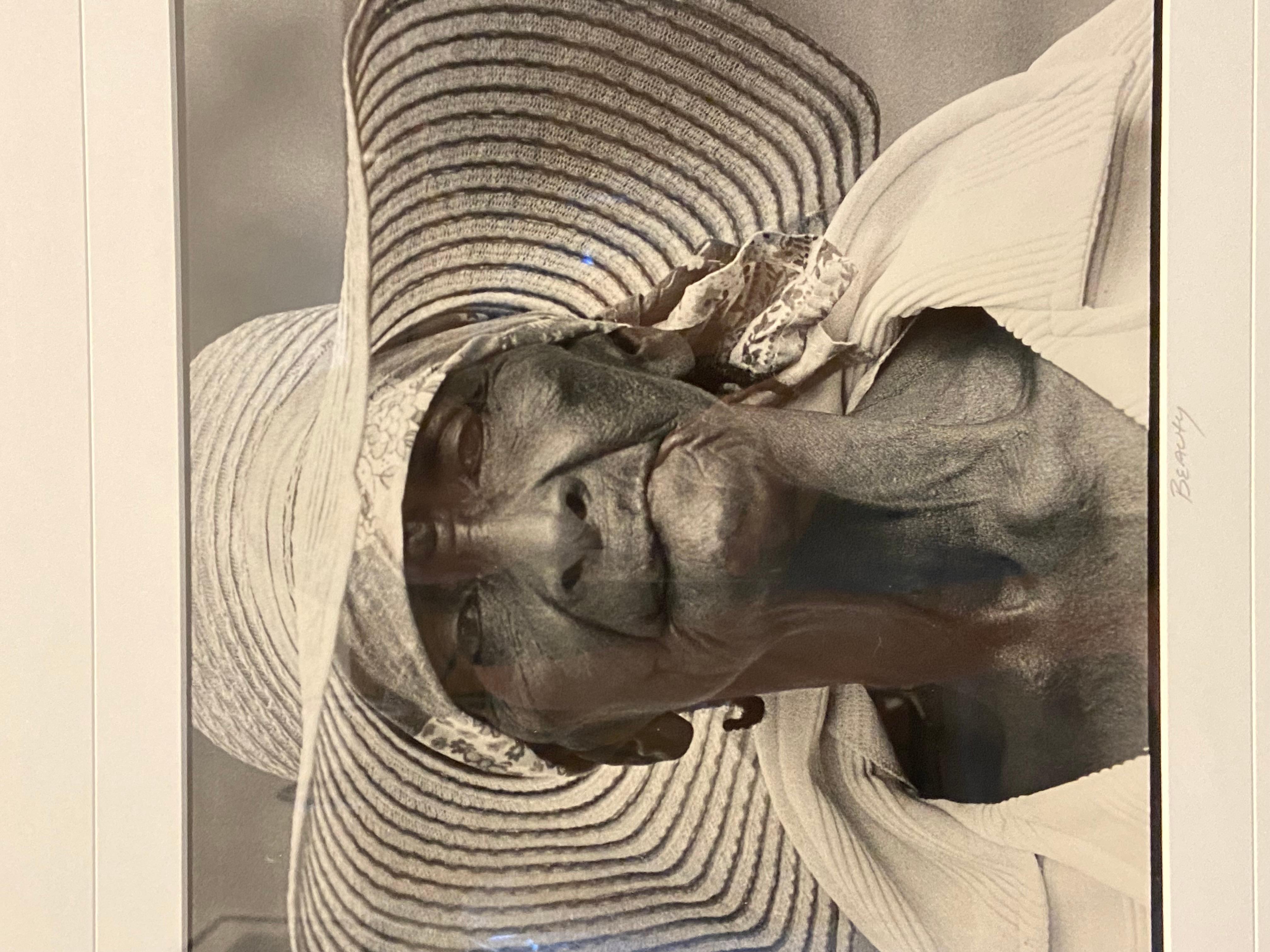 Ginny Ganong Nichols
Beauty
Image Dimensions: 6 3/4 x 10 1/4 inches  (17.1 x 26 cm)
Mounted Dimensions: 12 x 16 inches  (30.5 x 40.6 cm)
Edition 2/200