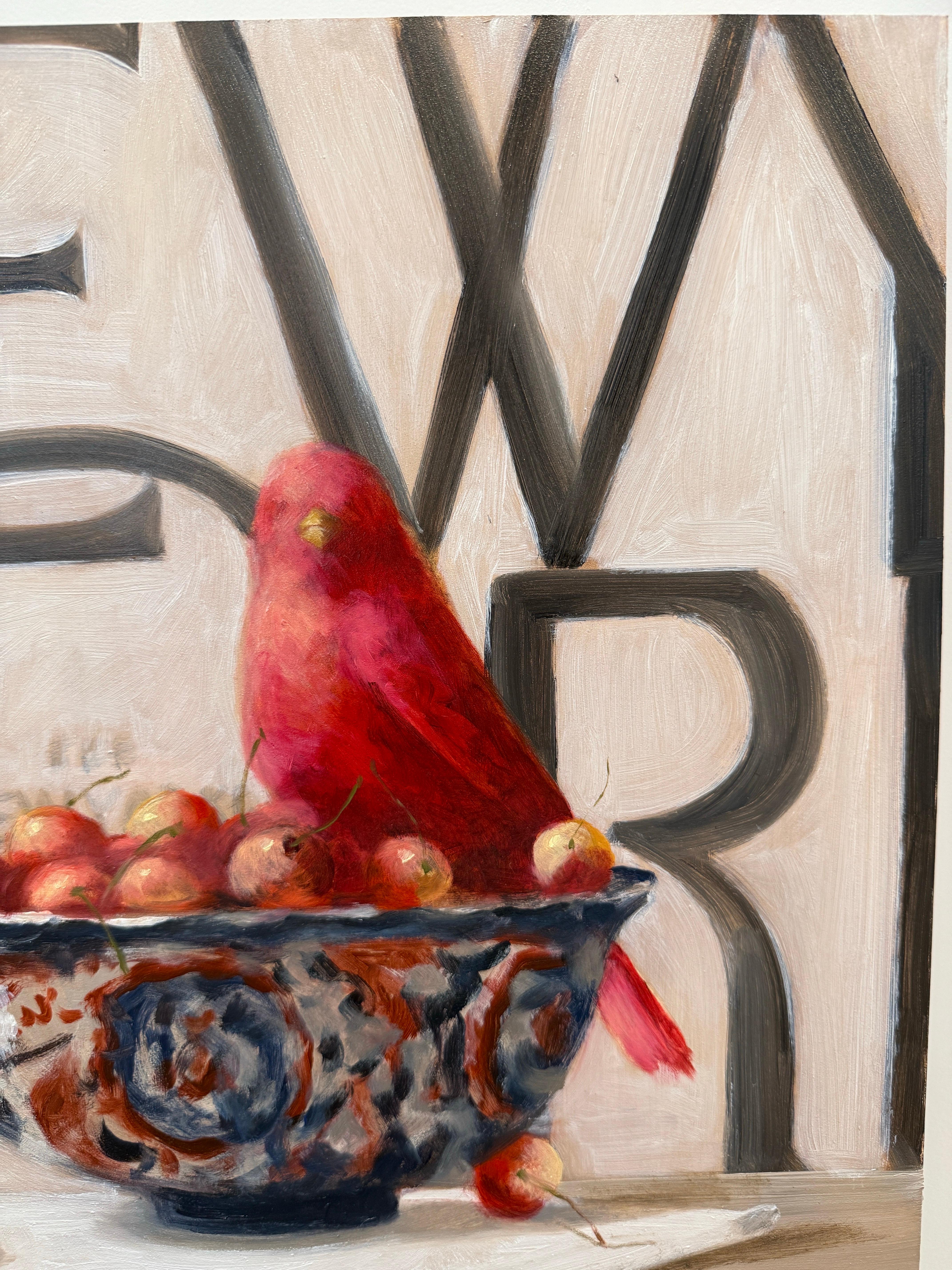 Esta pintura original al óleo sobre tabla es una llamativa pieza de un pájaro rojo sentado en un cuenco de porcelana Imari con un fondo tipográfico abstracto en blanco y negro. Forma parte de una serie de obras en las que el artista ha utilizado la