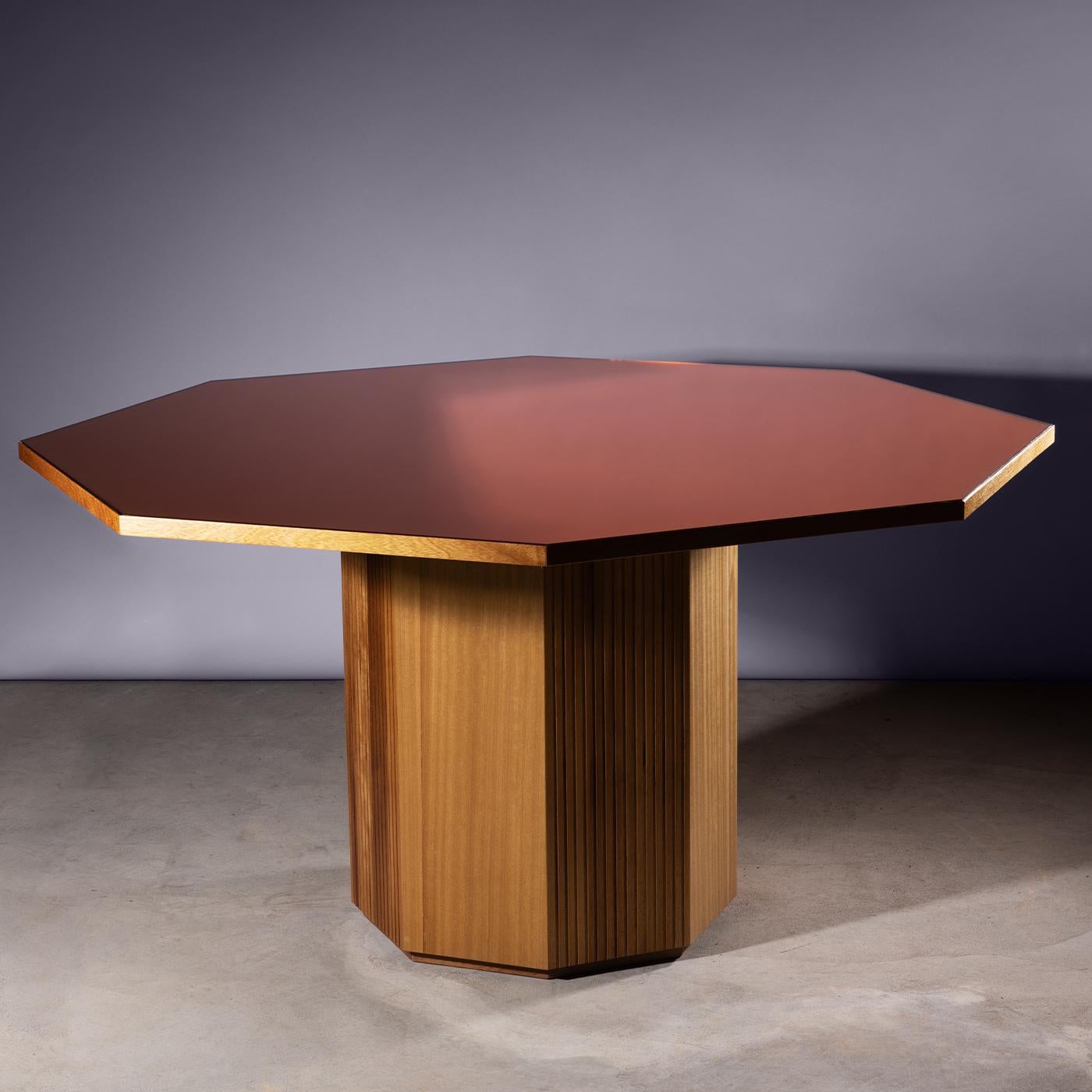 The elegant combination of singular materials and innovative design makes this an exceptional dining experience for a modern interior. Featuring a golden hue octagonal base crafted in alternate panels of smooth and slatted Iroko wood, and topped by