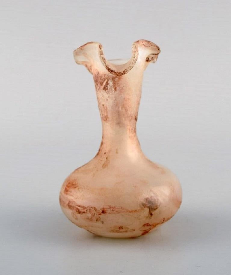 Gino Cenedese (1907-1973), murano. Vase with handle in translucent blown art glass. Antic colour patine. Mid-20th century.
Measures: 11 x 7.5 cm.
In excellent condition.