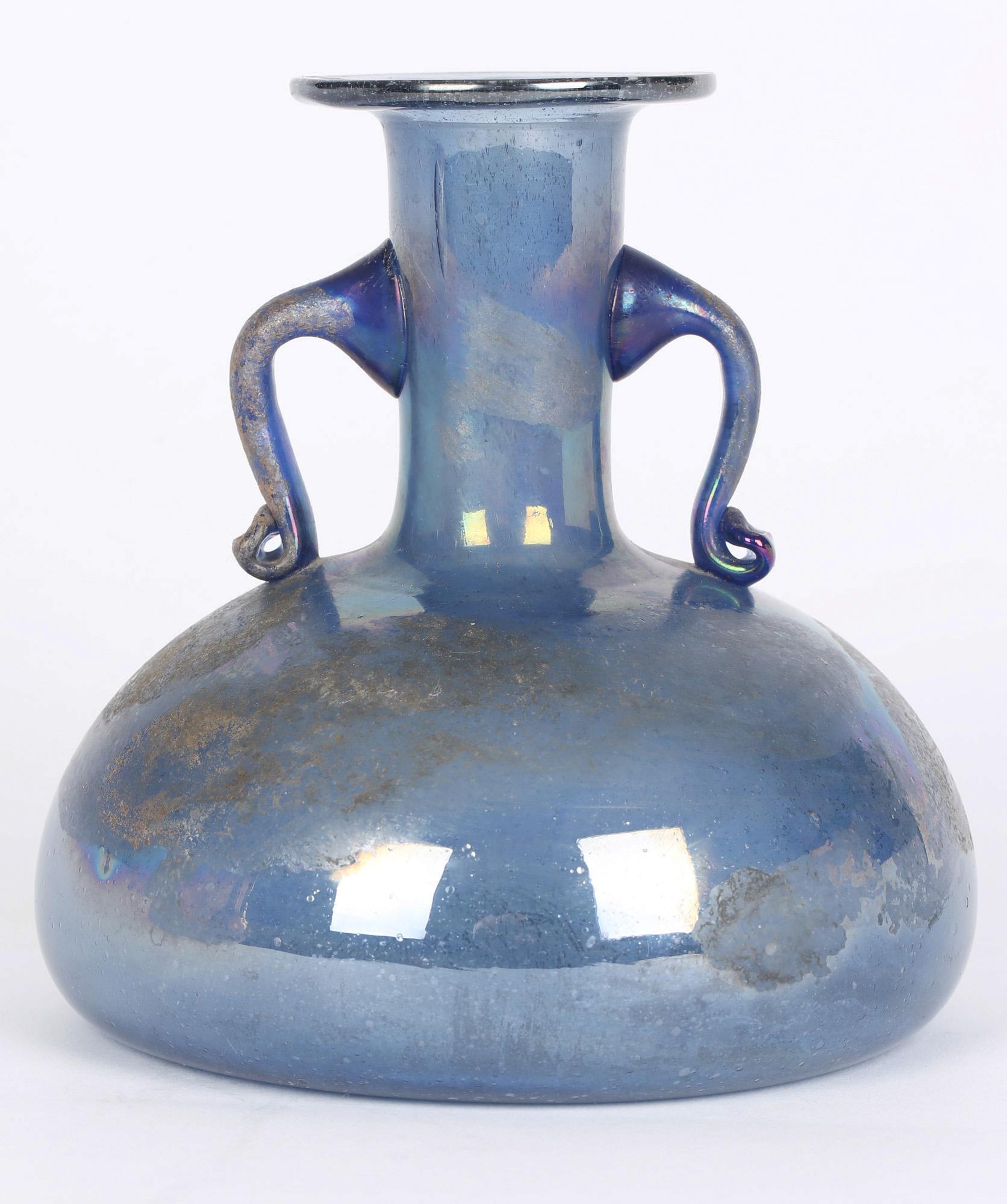 Gino Cenedese, Italiener, 1907-1973, Vase aus Murano Scavo-Kunstglas mit zwei Henkeln (Europäisch) im Angebot