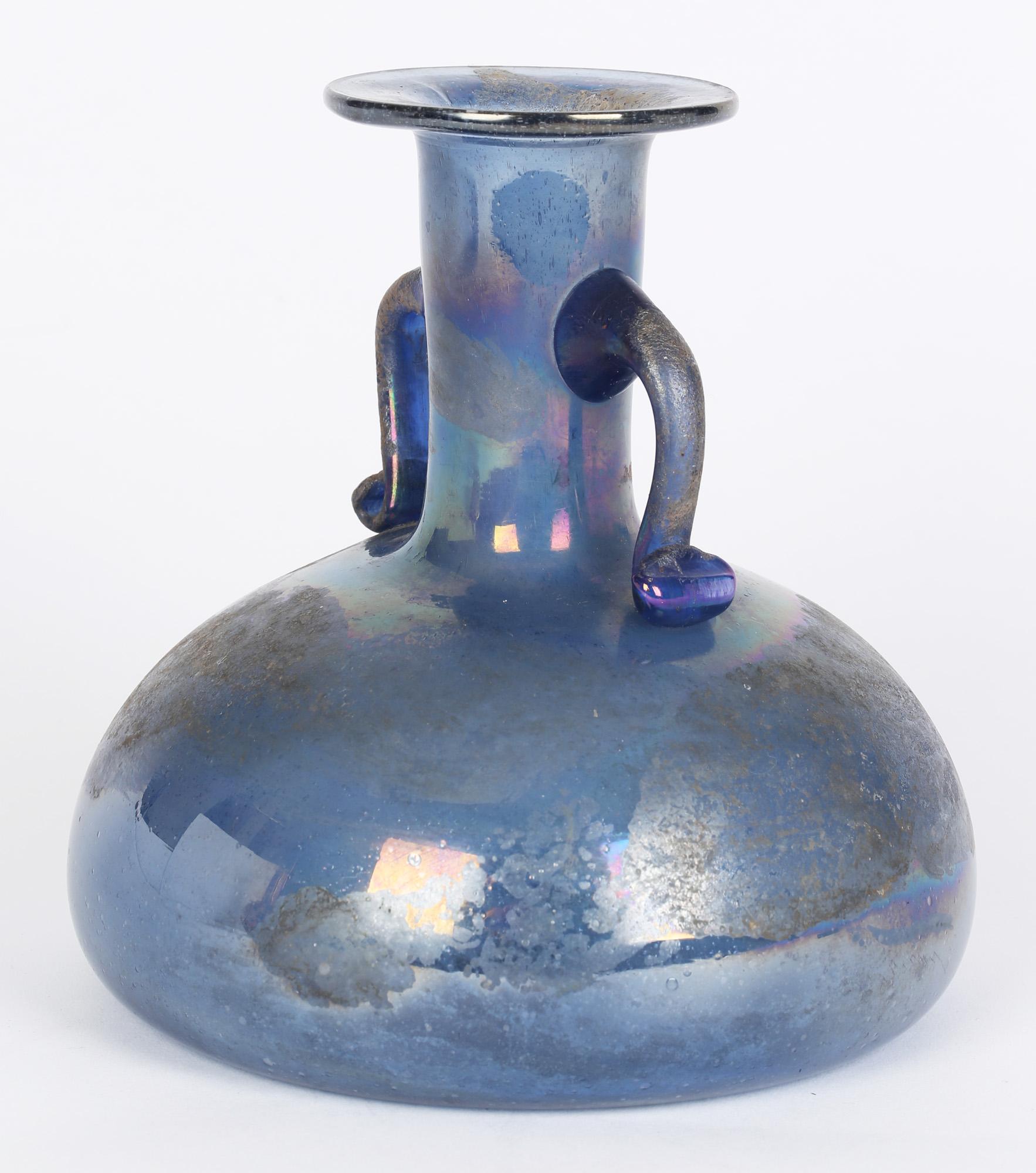 Gino Cenedese, Italiener, 1907-1973, Vase aus Murano Scavo-Kunstglas mit zwei Henkeln (20. Jahrhundert) im Angebot