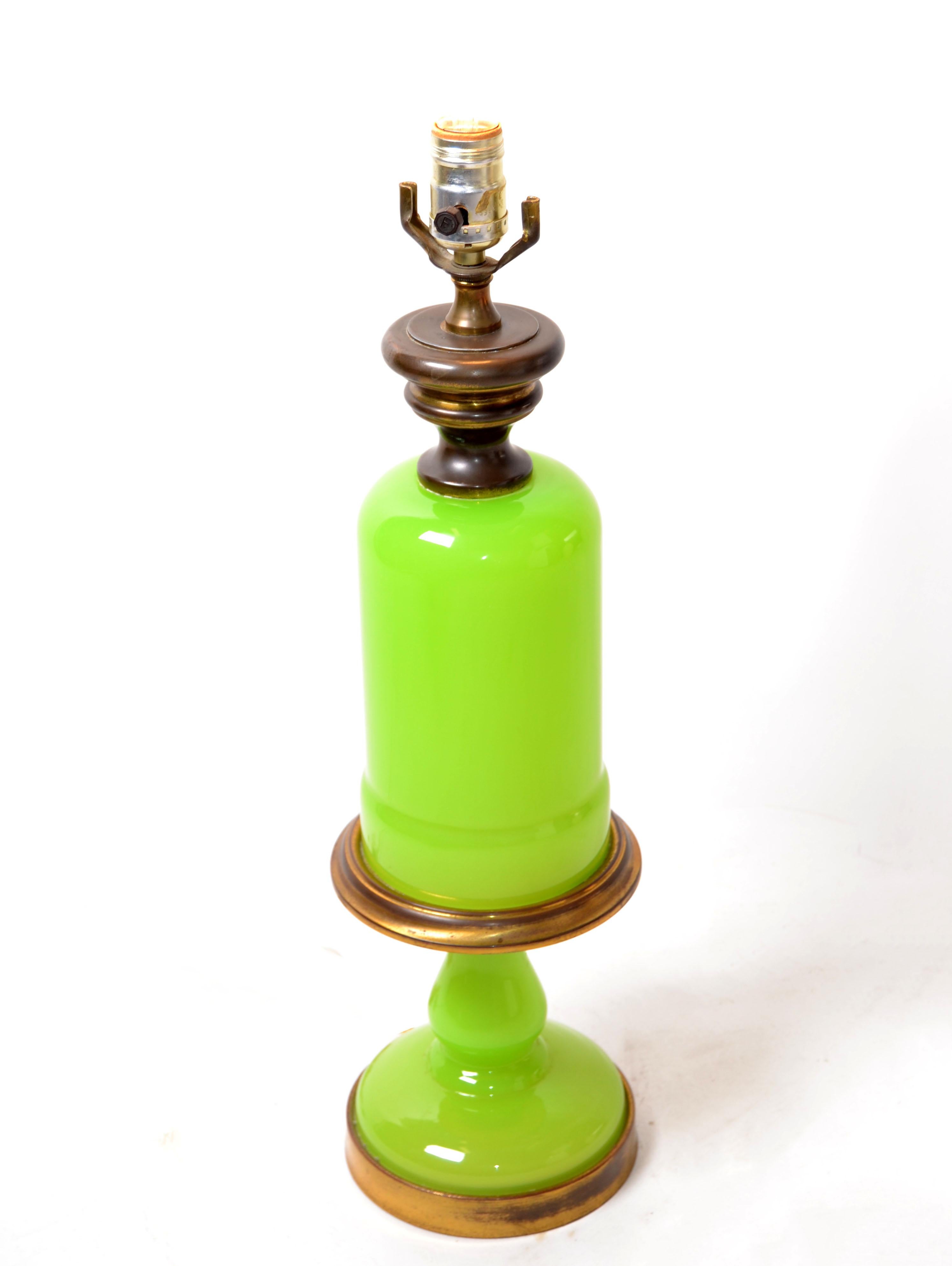 Mid-Century Modern Gino Cenedese - Verre de Murano vert jade  Lampe de bureau Art Déco en laiton et laiton, Italie, 1950 en vente