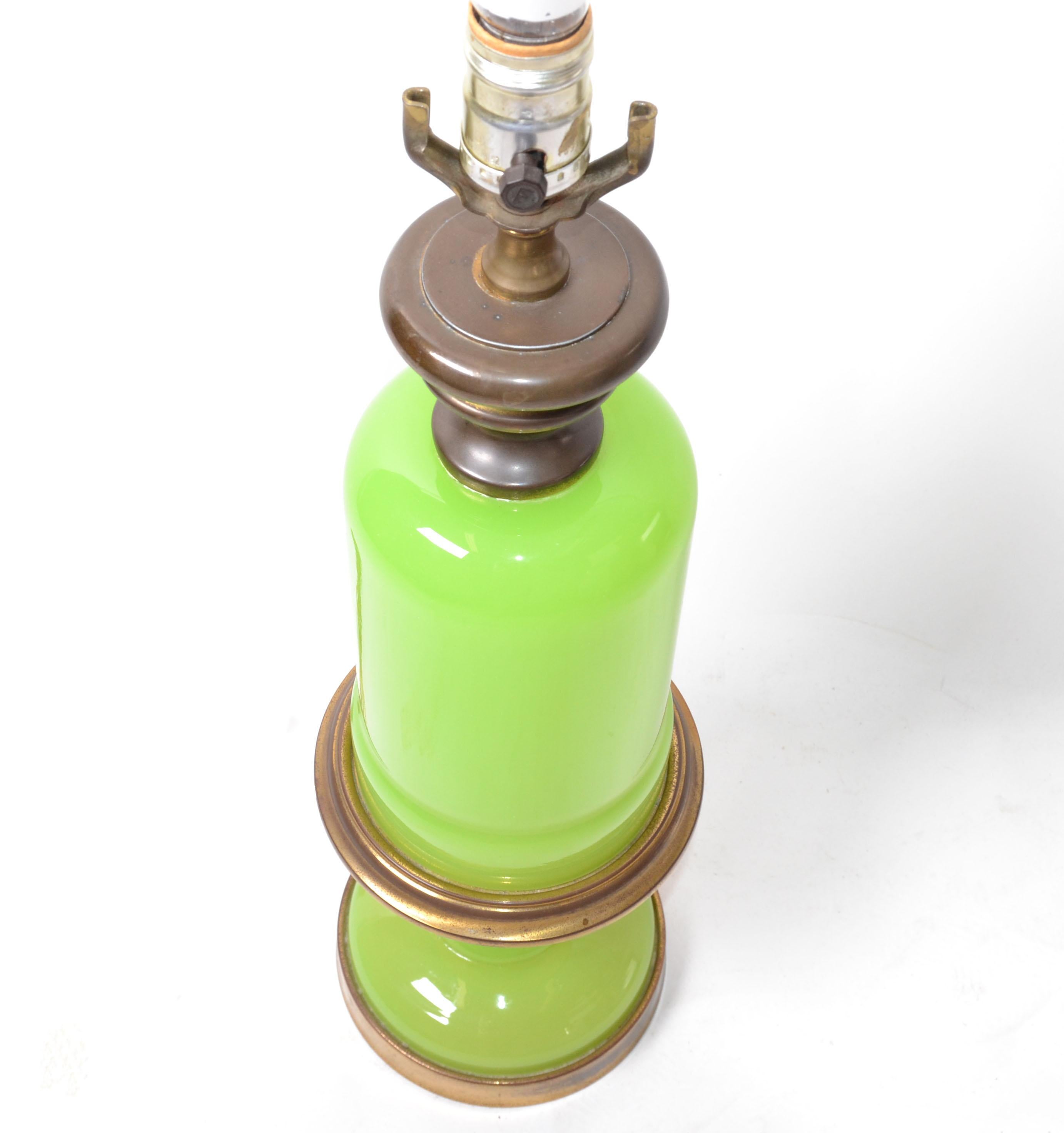 italien Gino Cenedese - Verre de Murano vert jade  Lampe de bureau Art Déco en laiton et laiton, Italie, 1950 en vente