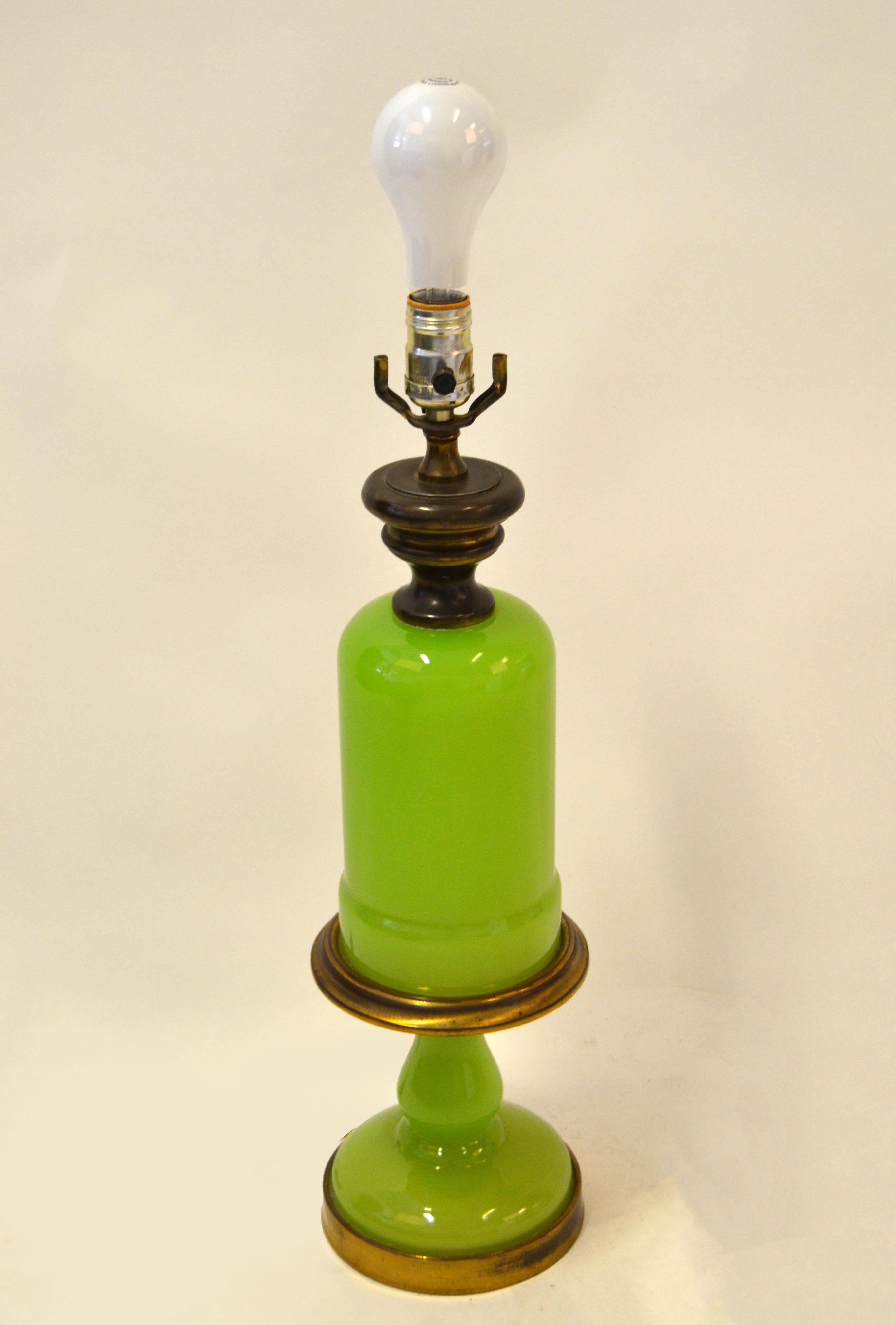 Milieu du XXe siècle Gino Cenedese - Verre de Murano vert jade  Lampe de bureau Art Déco en laiton et laiton, Italie, 1950 en vente