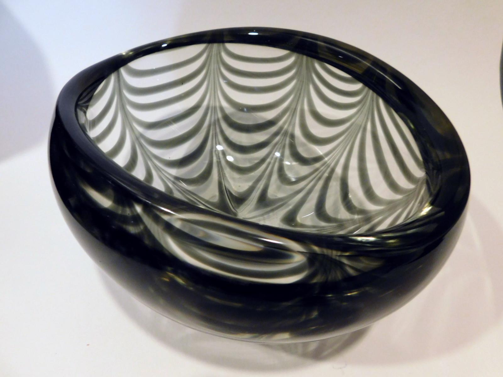 20th Century Gino Cenedese Murano Heavy Italian Glass Centerpiece Bowl, 1982 For Sale