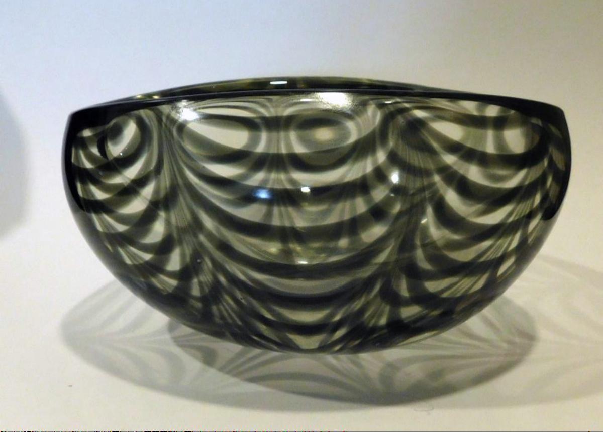 Gino Cenedese Murano Heavy Italian Glass Centerpiece Bowl, 1982 For Sale 2
