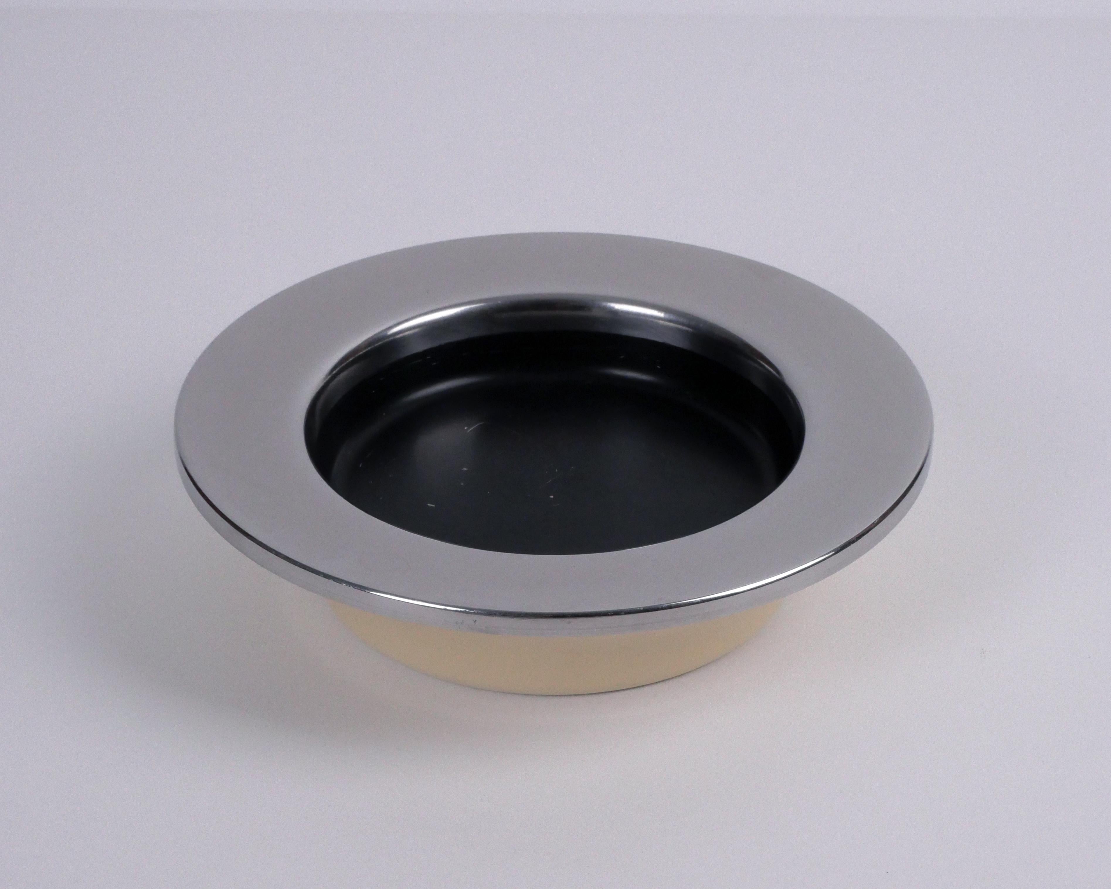Gino Colombini for Kartell, c. 1968
Ashtray / dish

ABS plastic with chrome and black painted metal insert
Good condition, with some light scratches to the black paint.

Designer’s/Maker’s stamp to underside (note spelling mistake Colombino