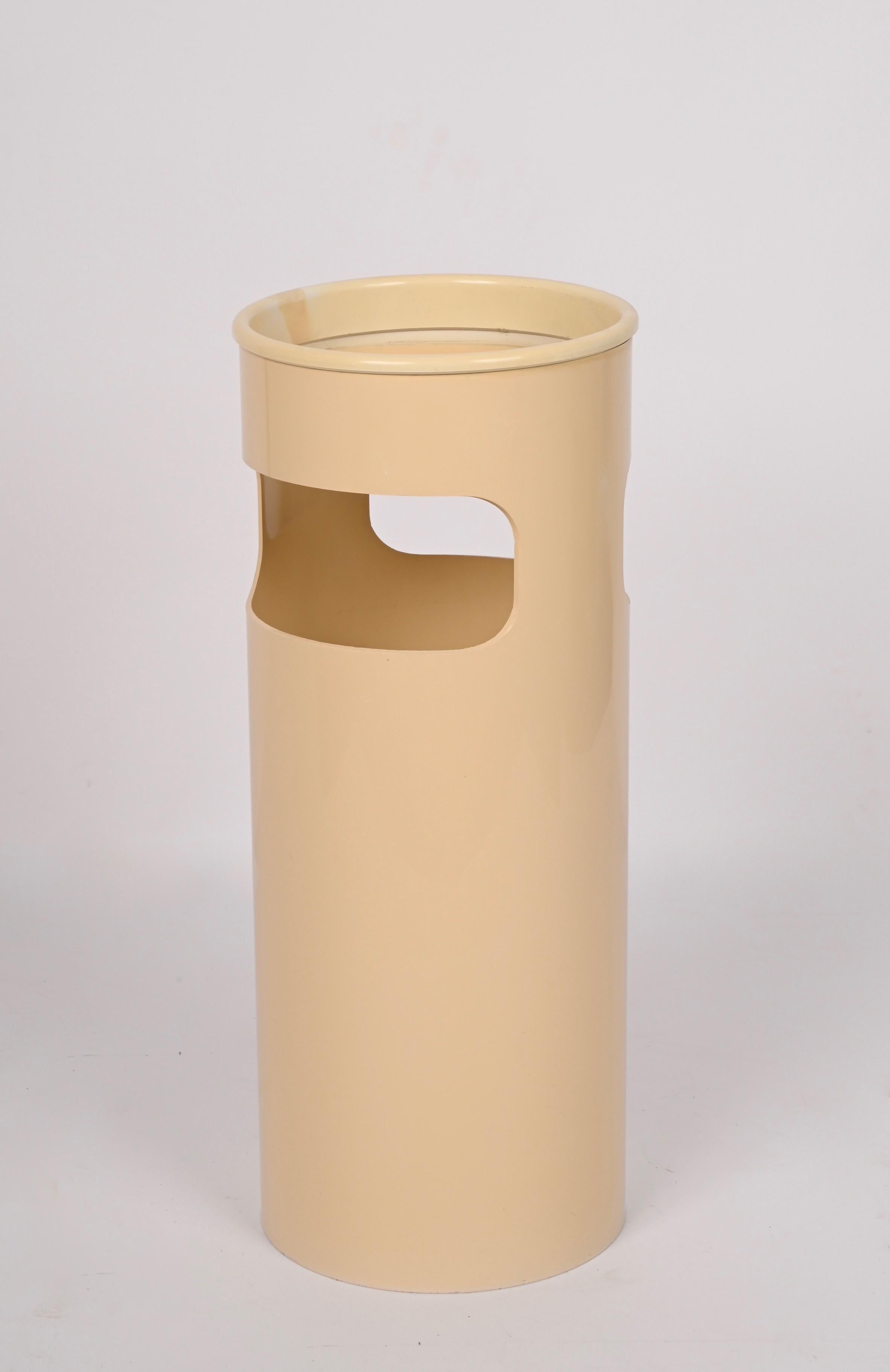 20th Century Gino Colombini Midcentury Cream Plastic Italian Umbrella Stand for Kartell 1970s For Sale