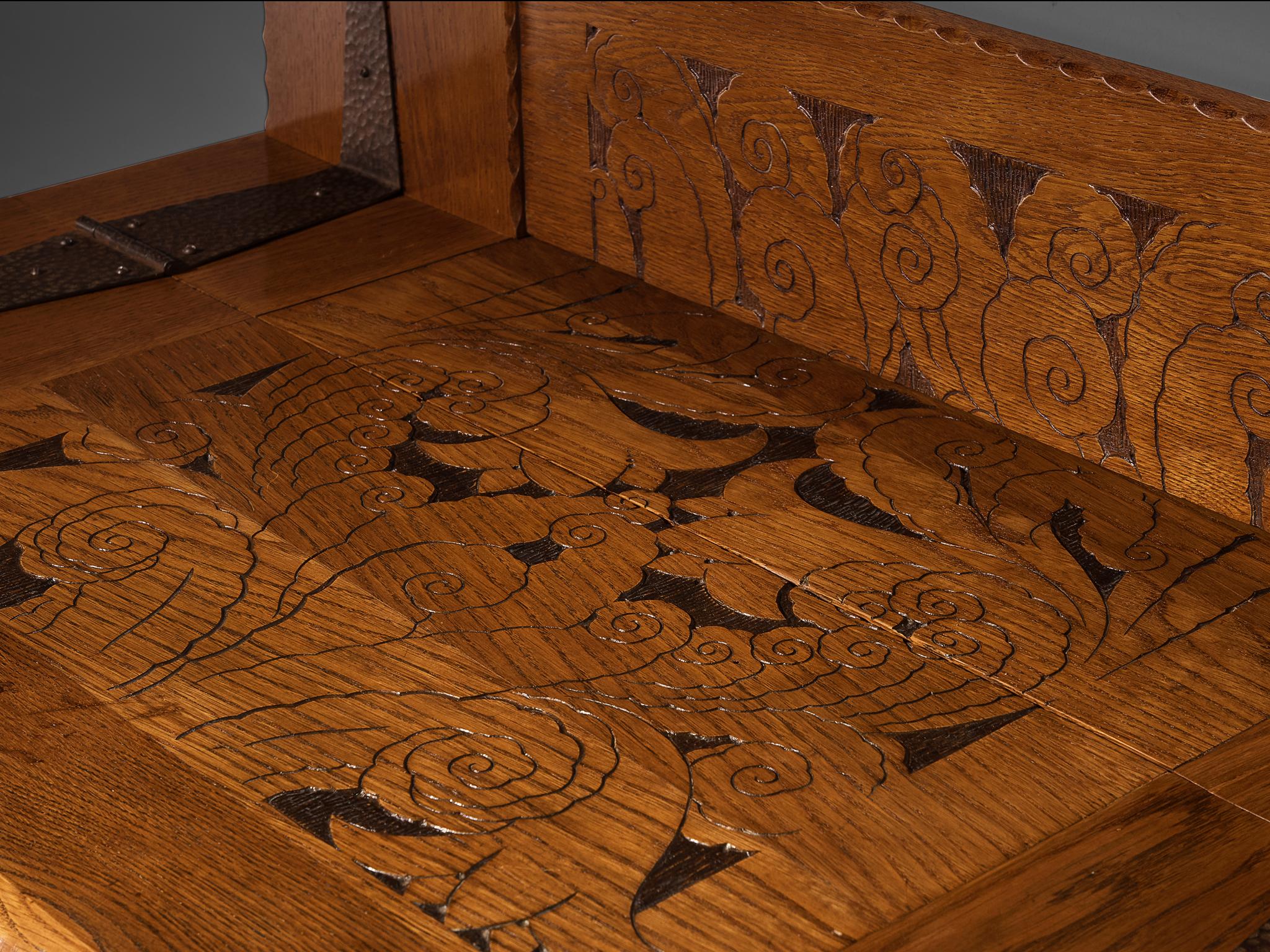 Gino Maggioni for Atelier di Varedo 1920s Chest of Drawers in Carved Oak For Sale 6